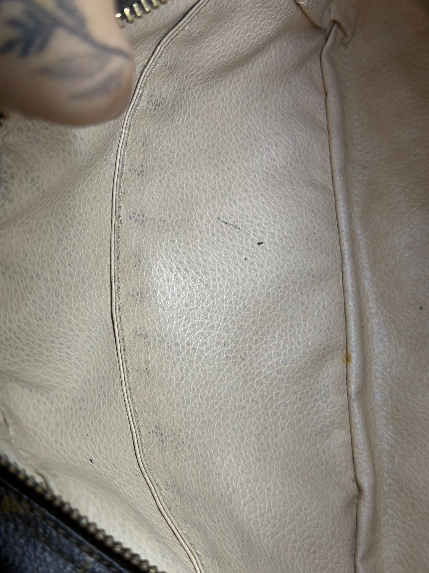 Louis Vuitton Trousse 23
