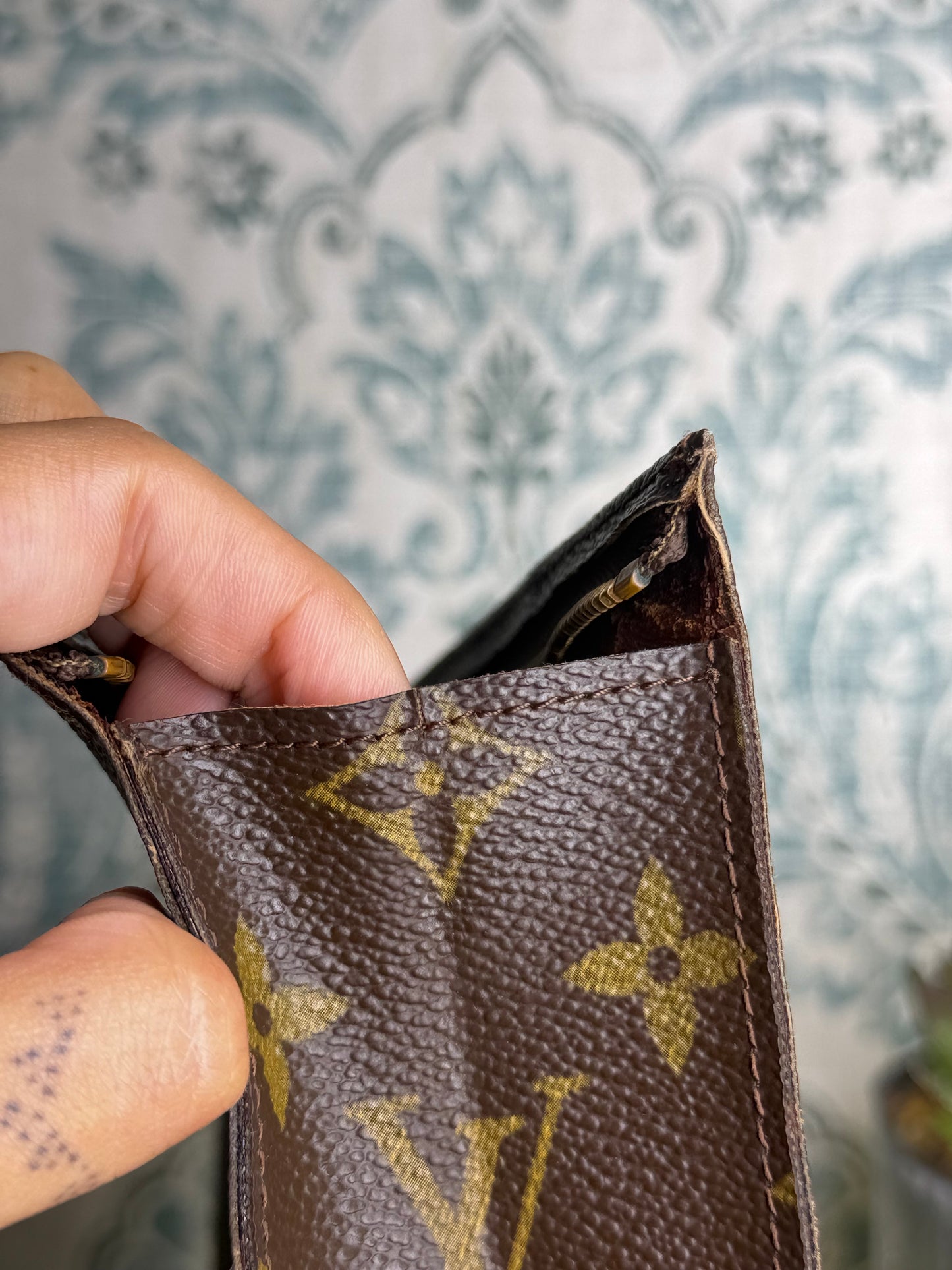 Louis Vuitton Monogram Toiletry 26