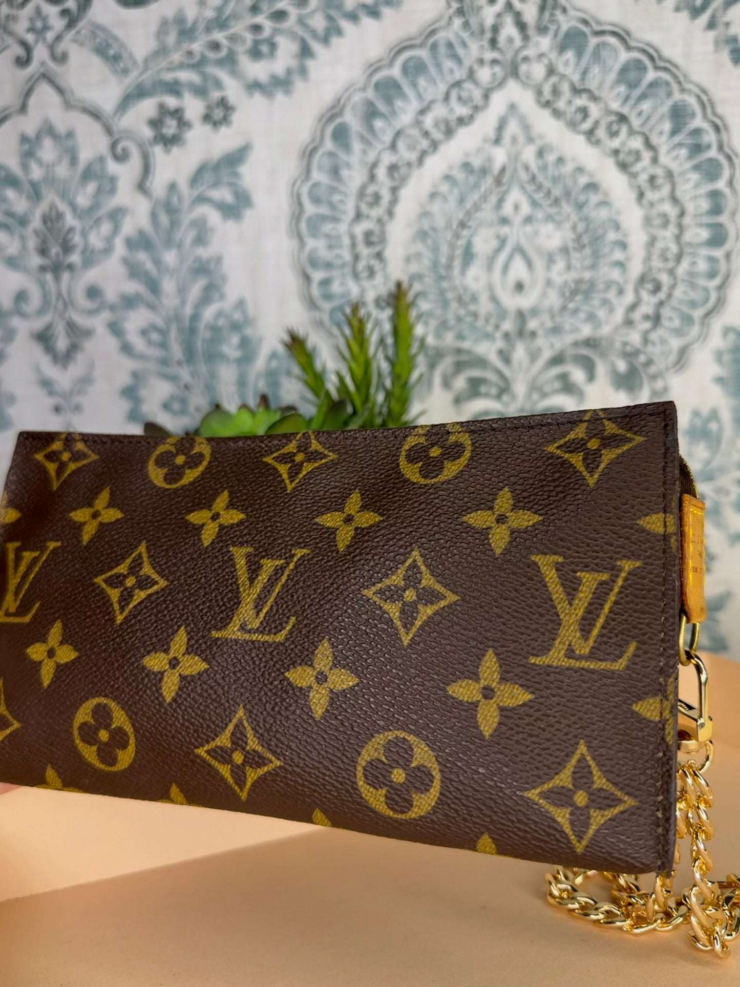 Louis Vuitton Monogram Bucket GM Pochette