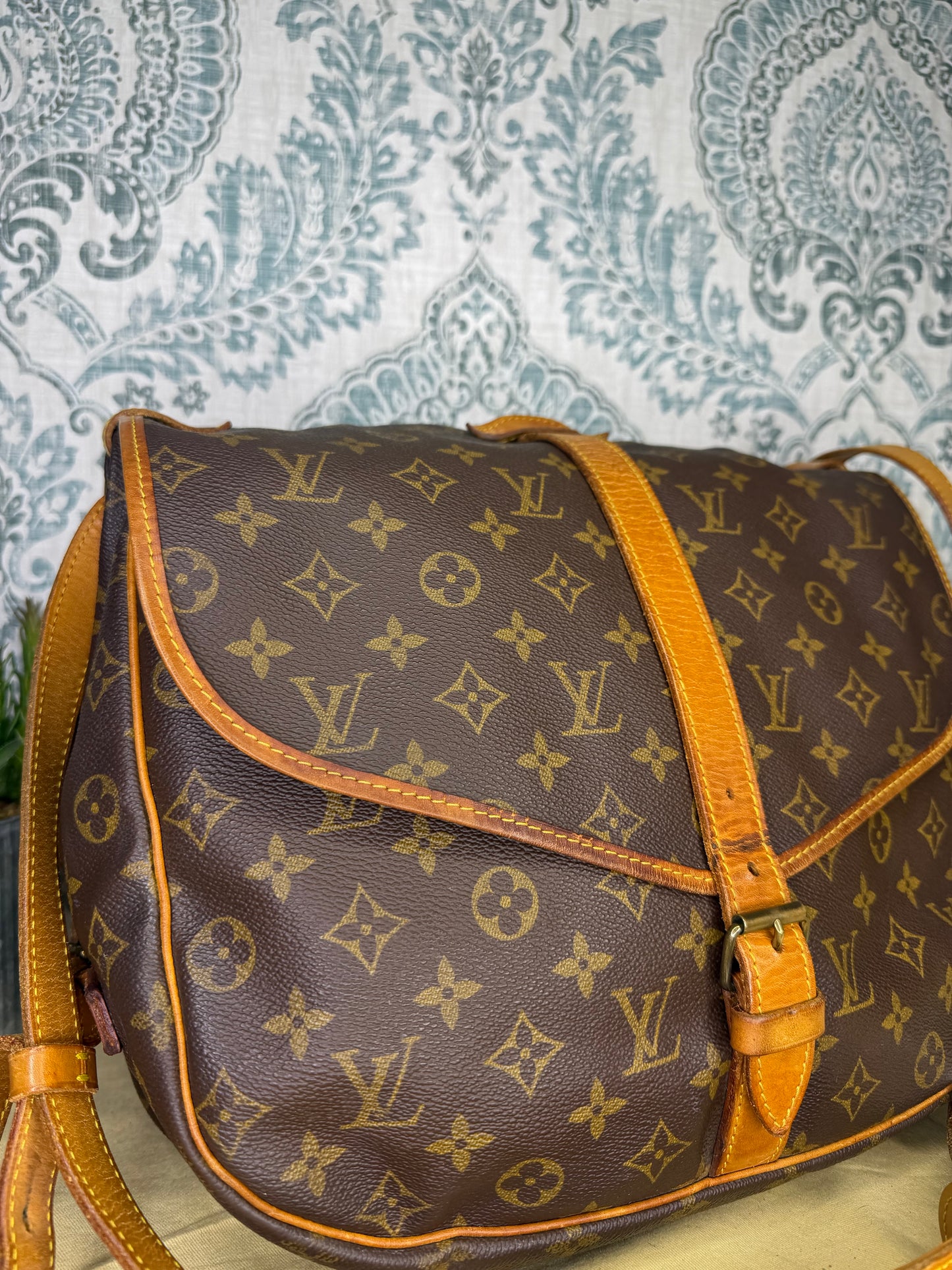 Louis Vuitton Saumur 35