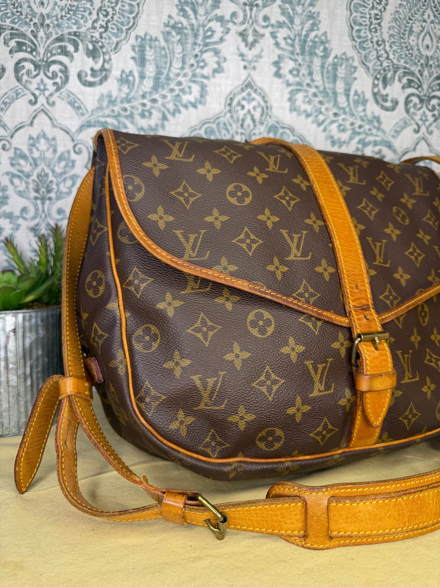 Louis Vuitton Saumur 35