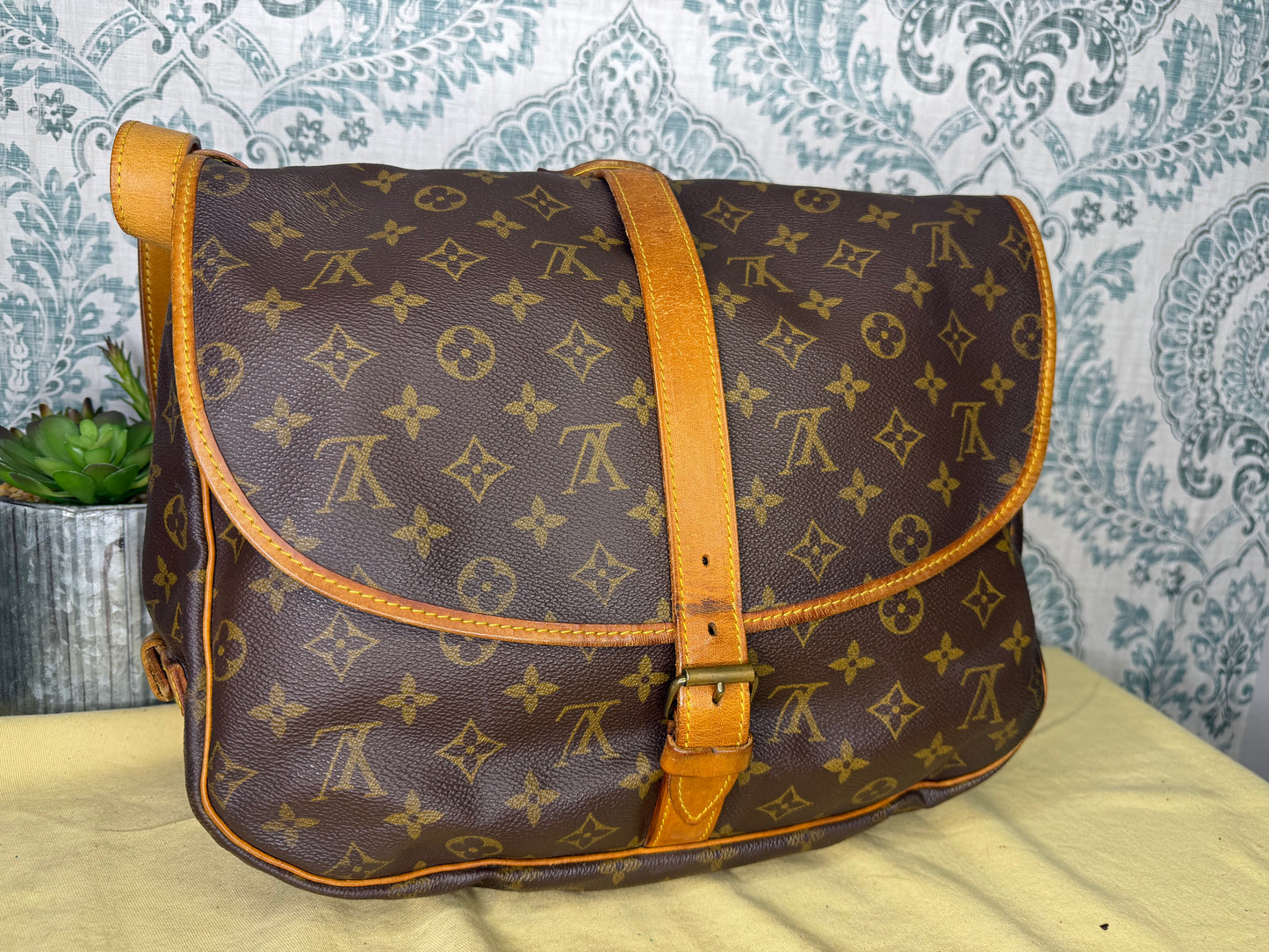 Louis Vuitton Saumur 35