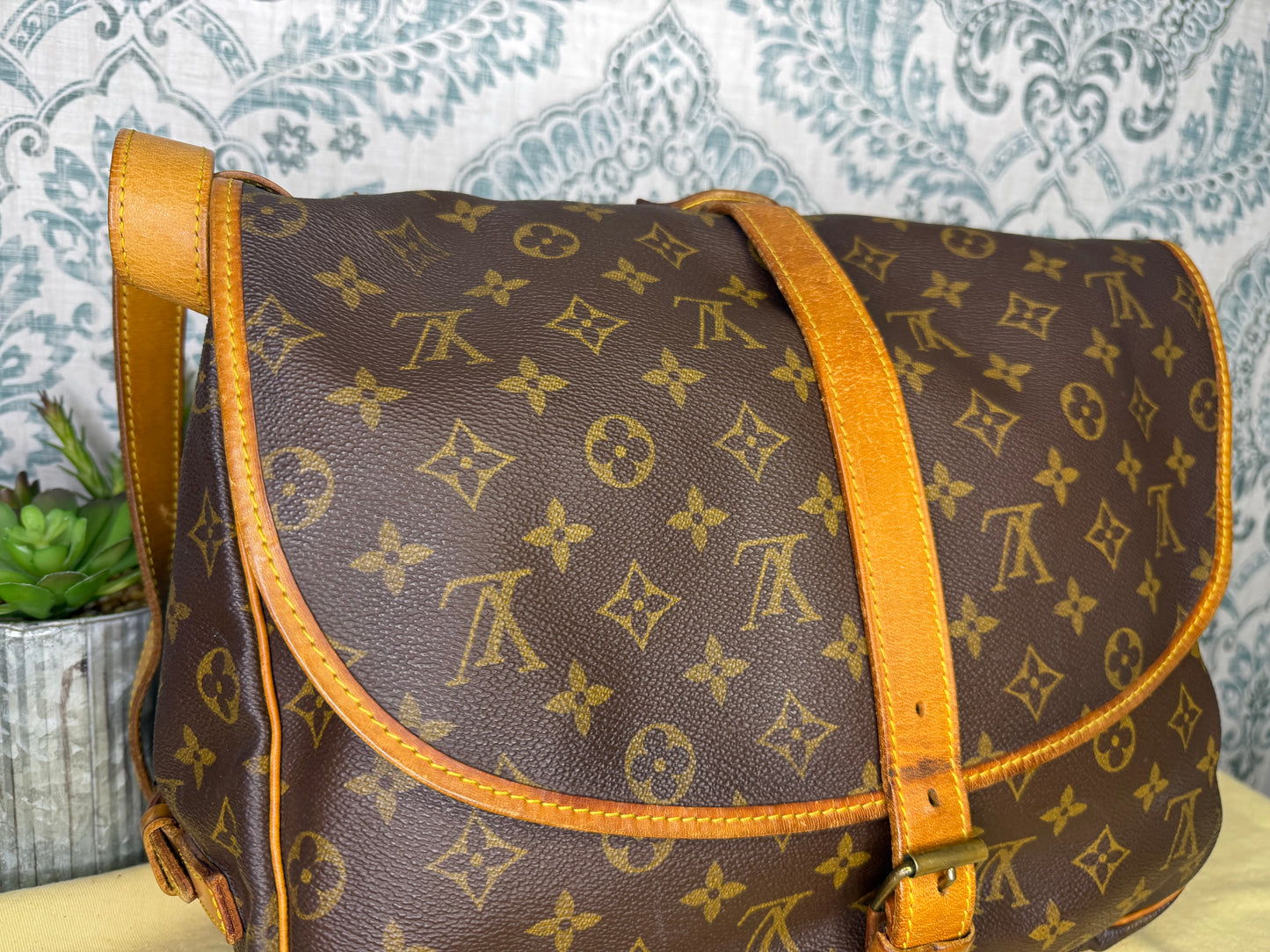 Louis Vuitton Saumur 35