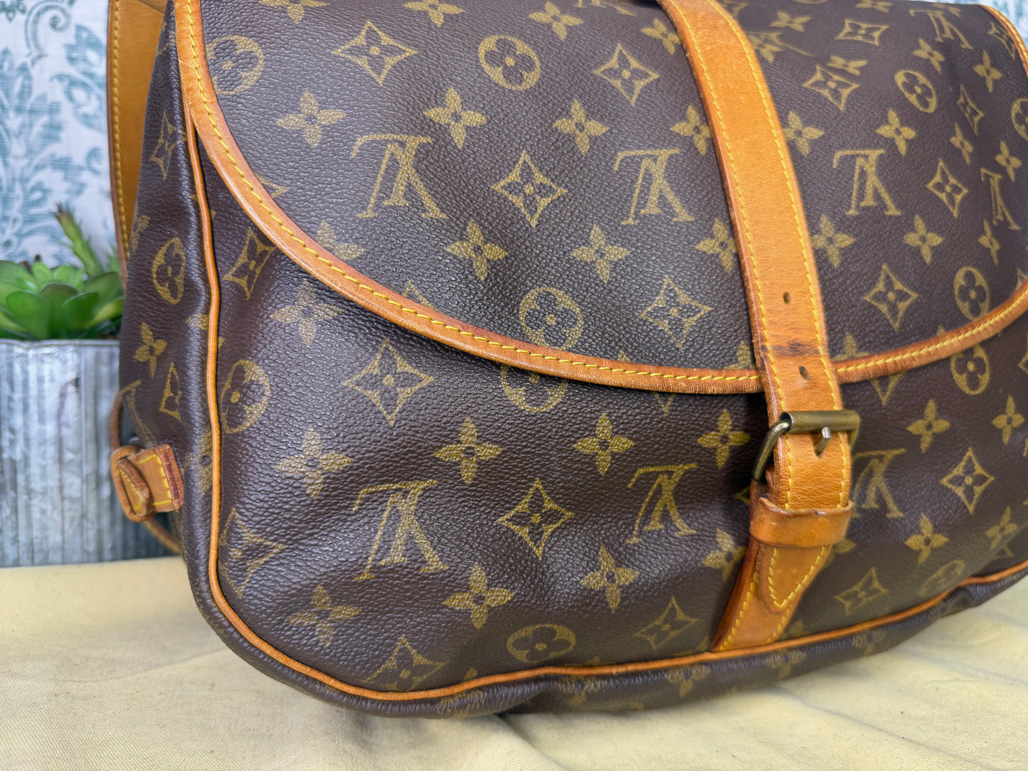 Louis Vuitton Saumur 35