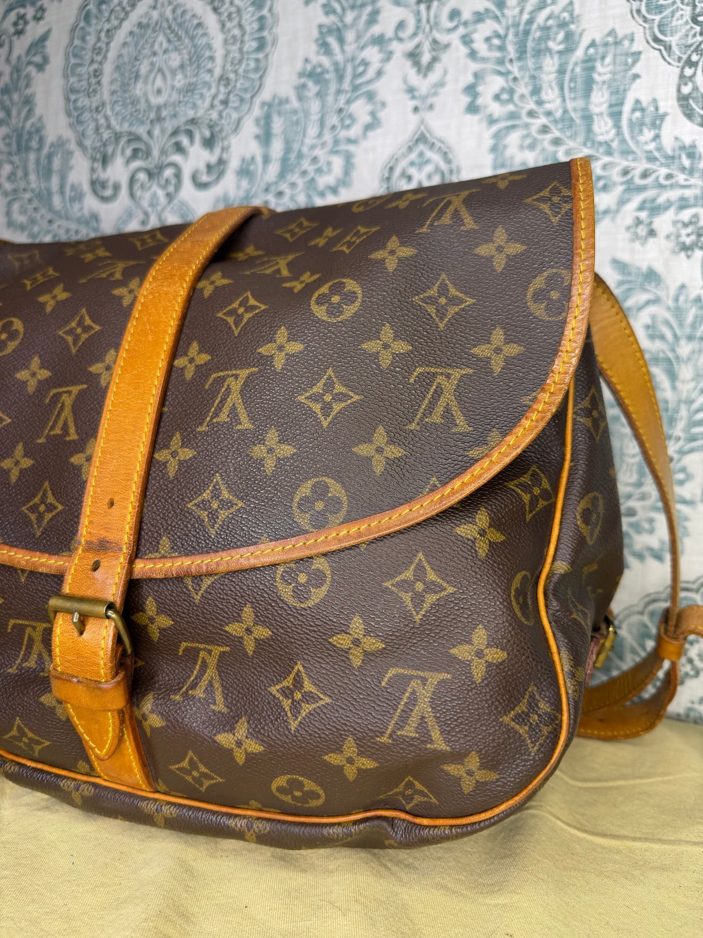 Louis Vuitton Saumur 35
