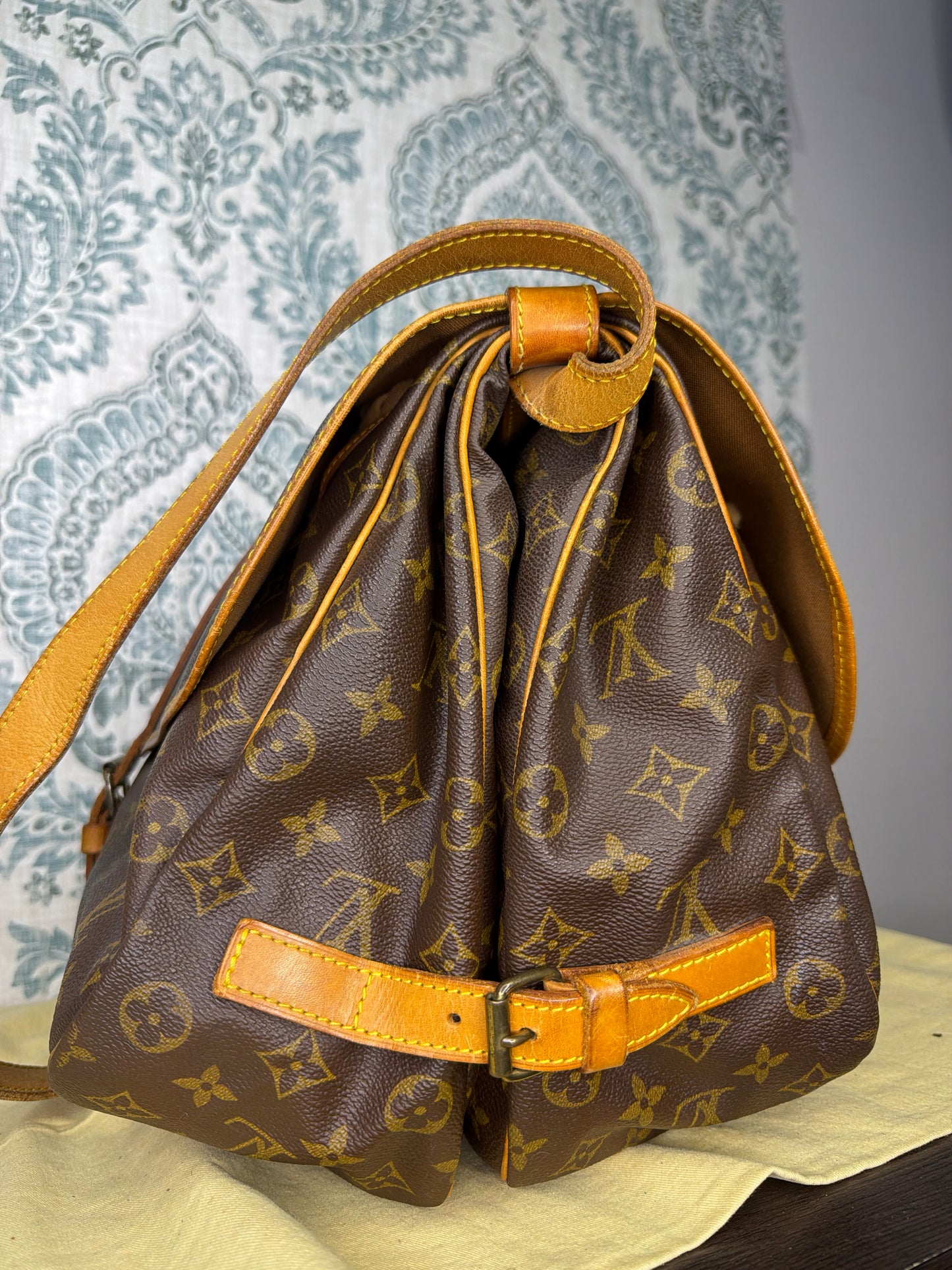 Louis Vuitton Saumur 35