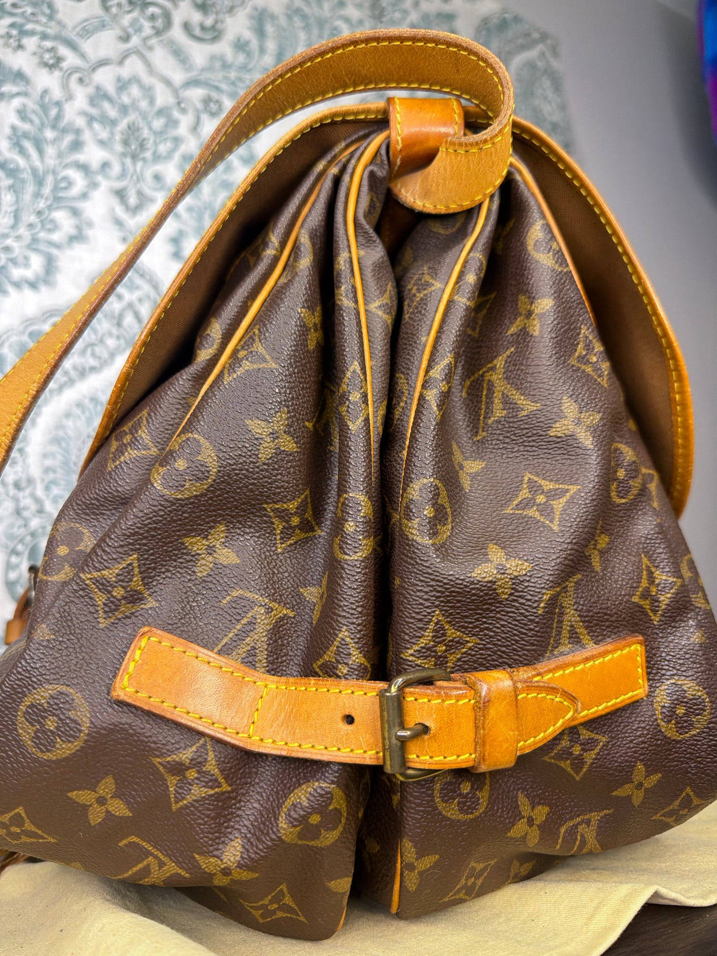 Louis Vuitton Saumur 35
