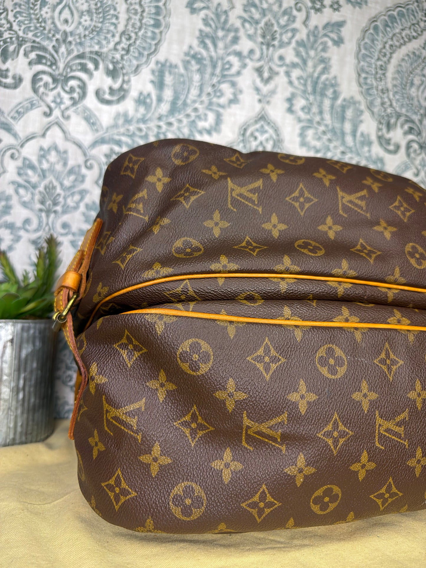 Louis Vuitton Saumur 35