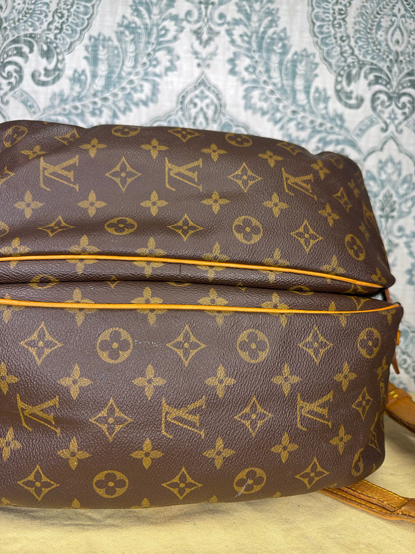 Louis Vuitton Saumur 35
