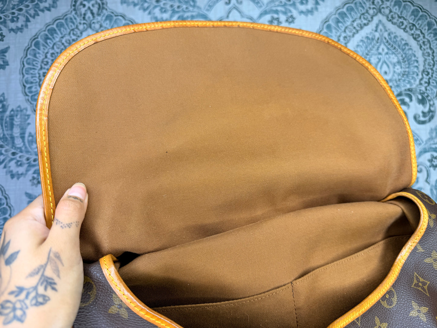 Louis Vuitton Saumur 35