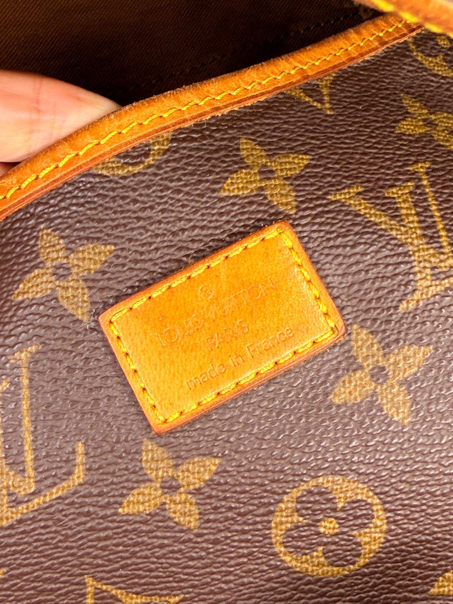 Louis Vuitton Saumur 35
