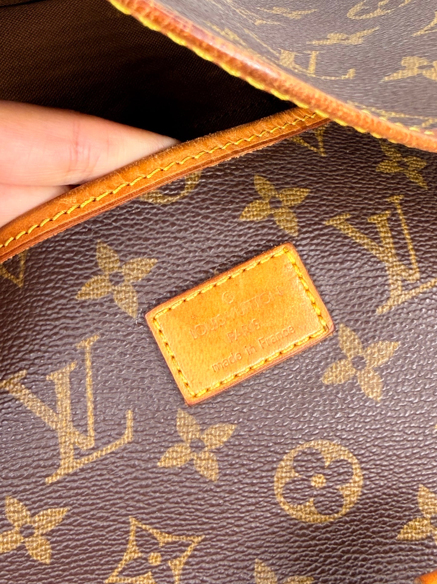 Louis Vuitton Saumur 35