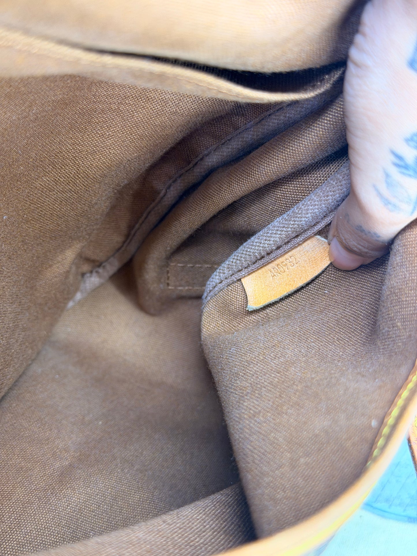 Louis Vuitton Saumur 35