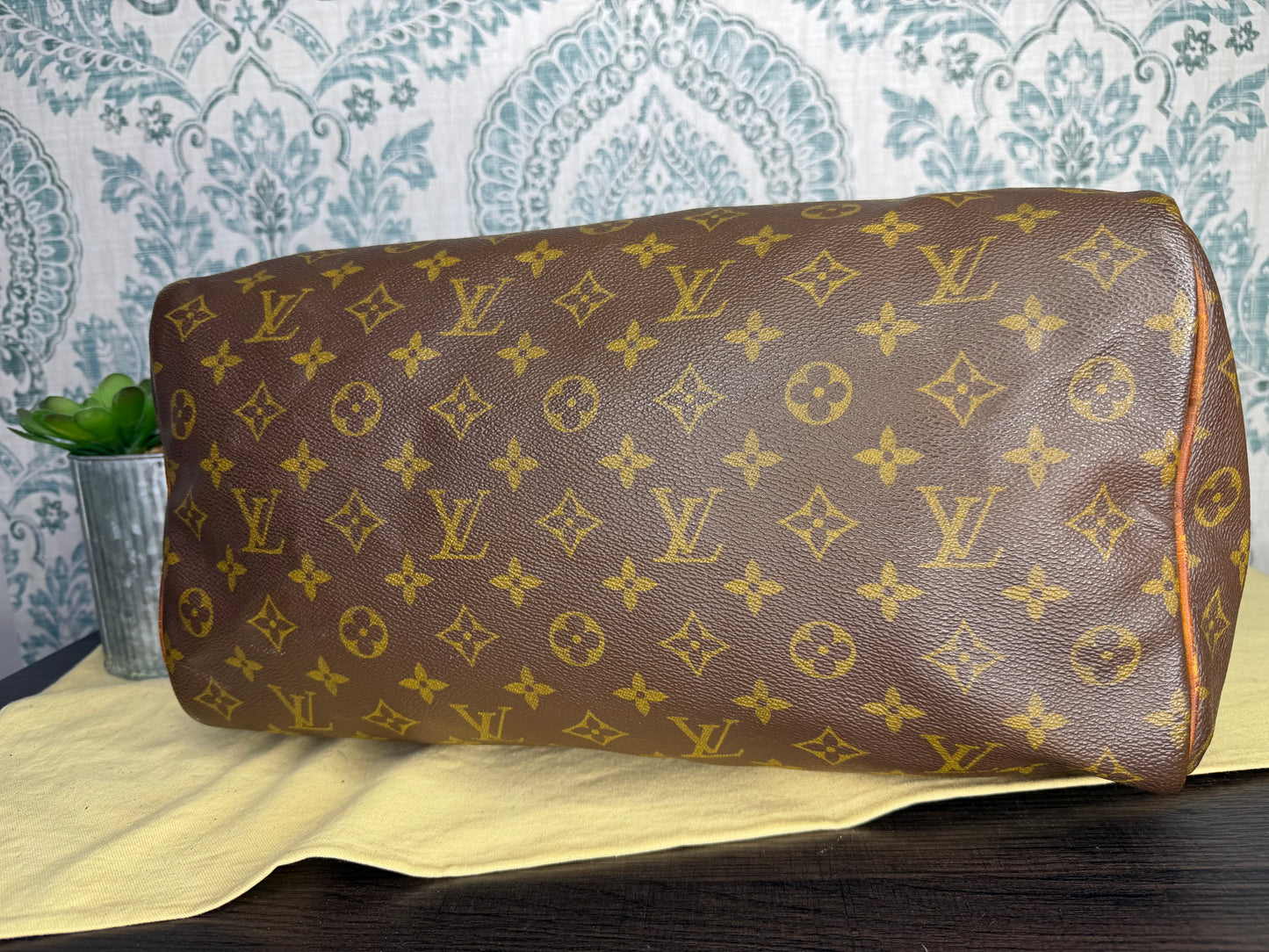 Louis Vuitton Speedy 35
