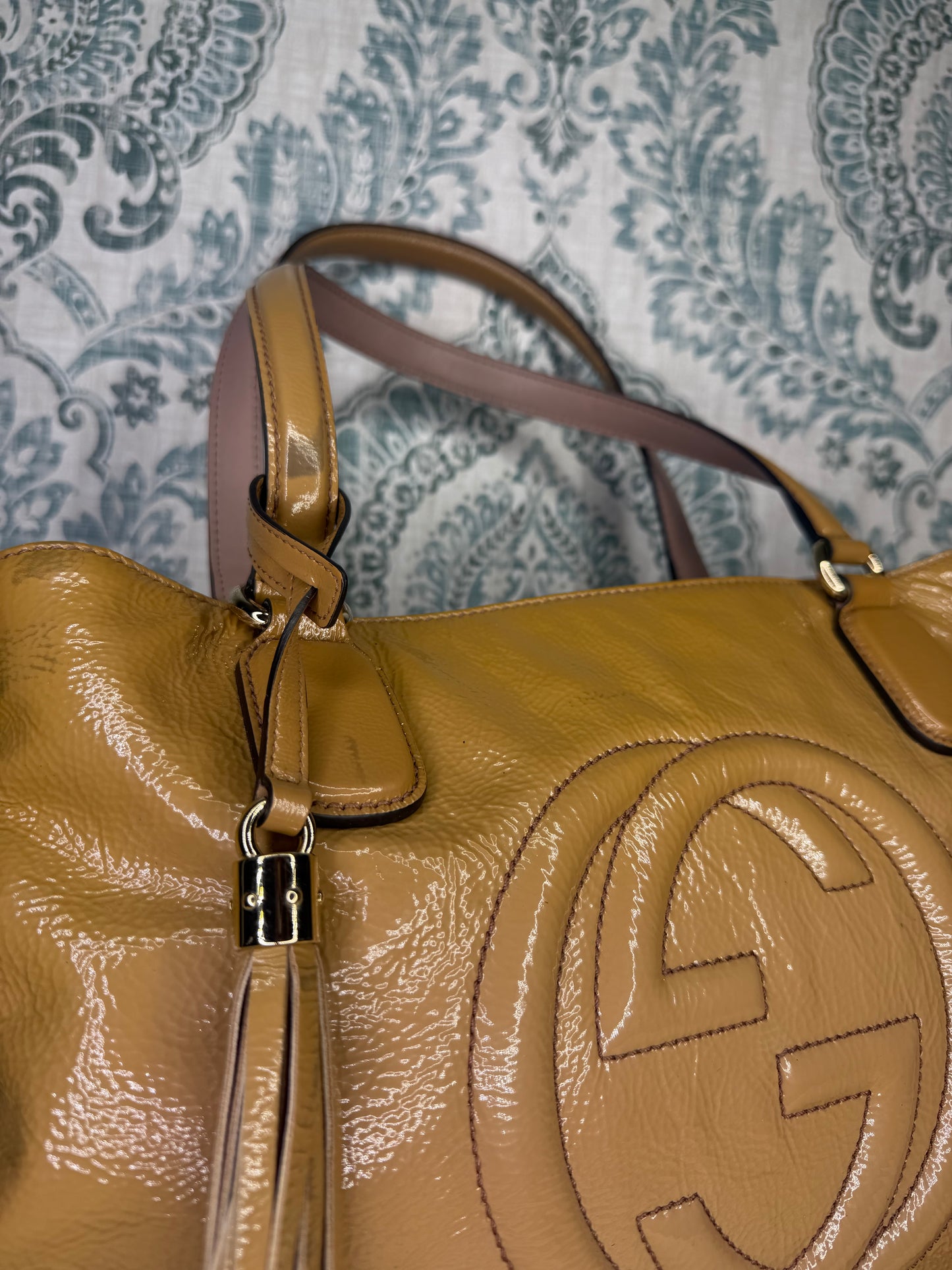 Gucci Tan Patent Leather Soho Crossbody / Shoulder Bag