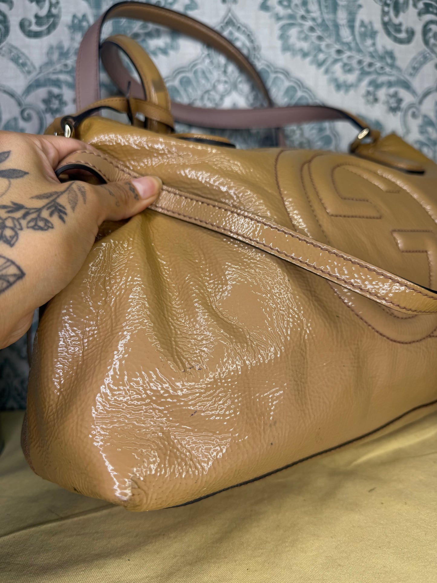 Gucci Tan Patent Leather Soho Crossbody / Shoulder Bag