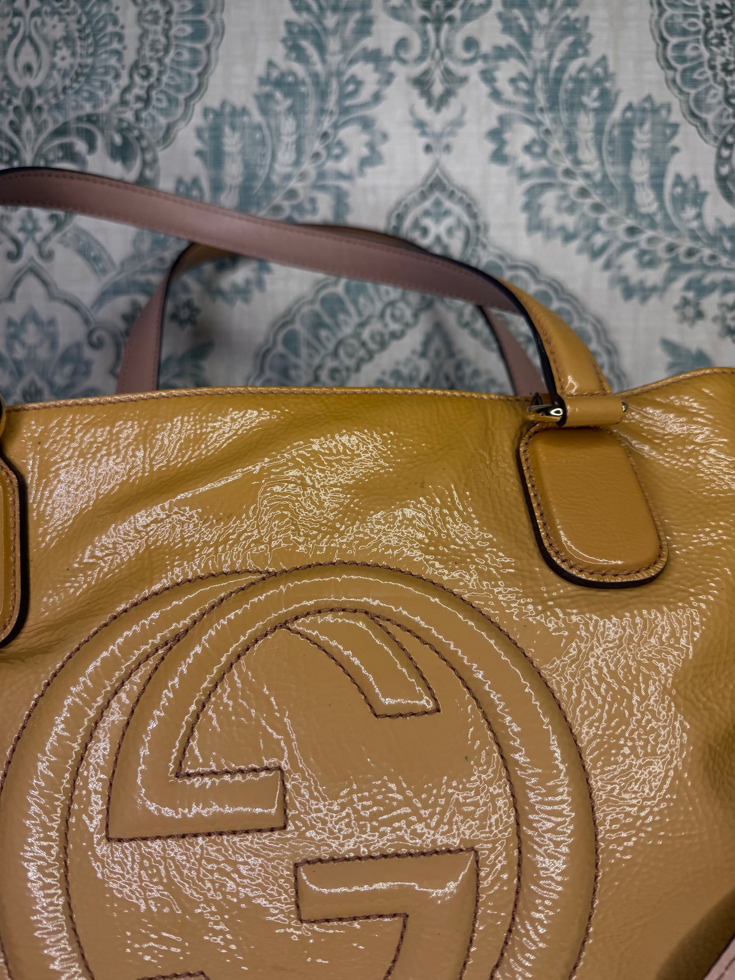 Gucci Tan Patent Leather Soho Crossbody / Shoulder Bag