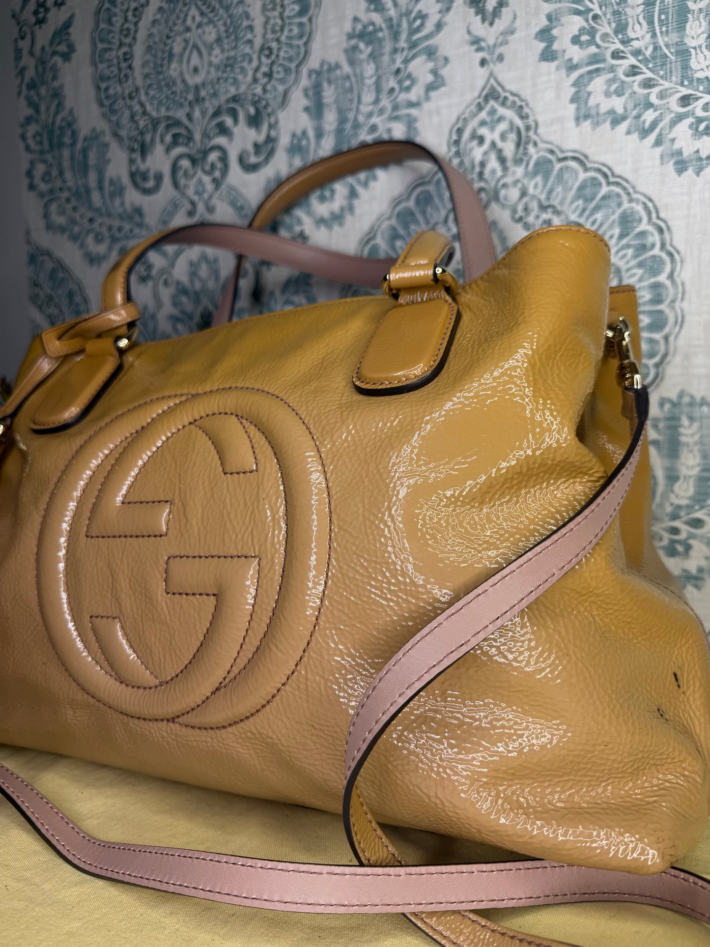 Gucci Tan Patent Leather Soho Crossbody / Shoulder Bag
