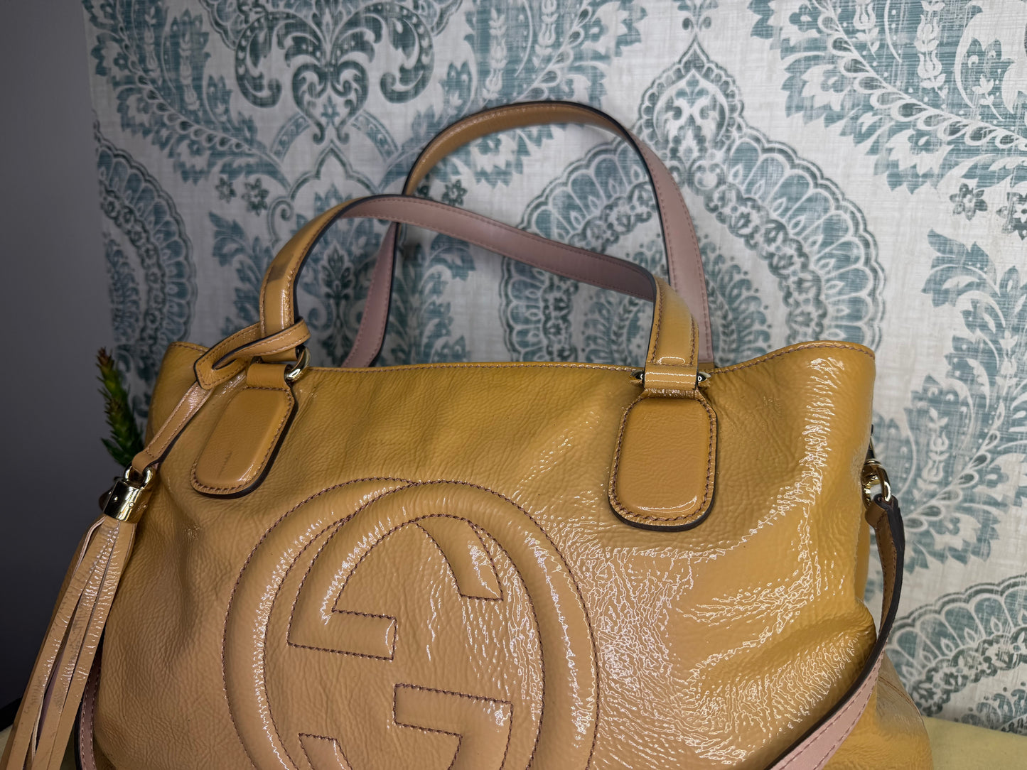 Gucci Tan Patent Leather Soho Crossbody / Shoulder Bag