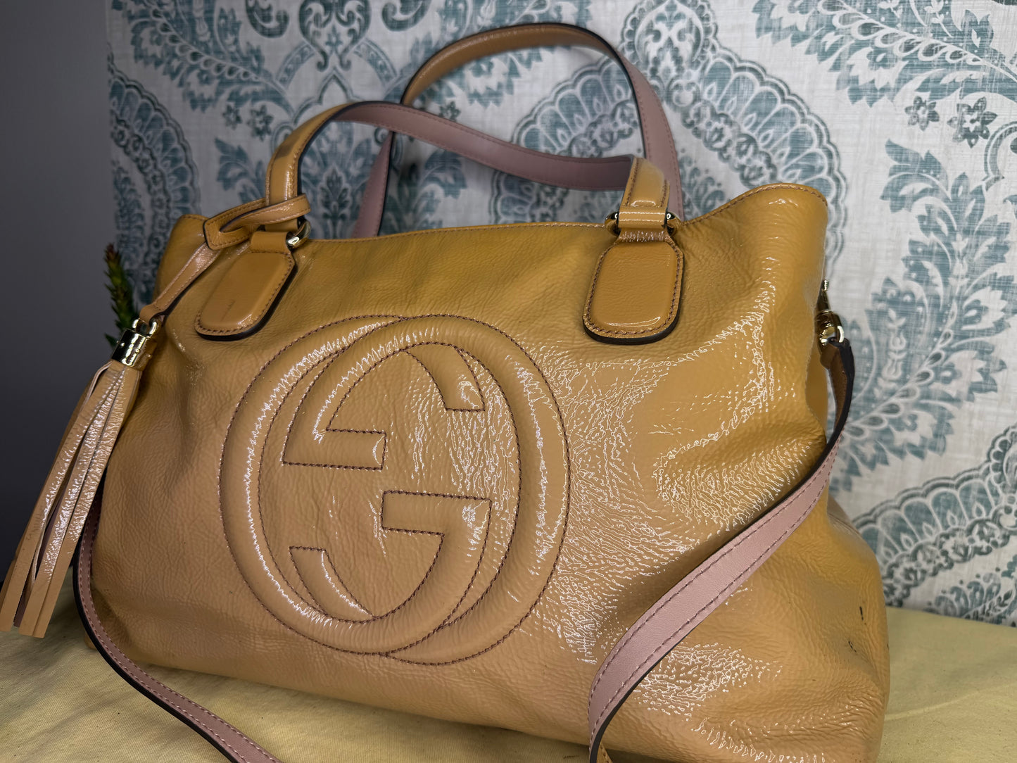 Gucci Tan Patent Leather Soho Crossbody / Shoulder Bag