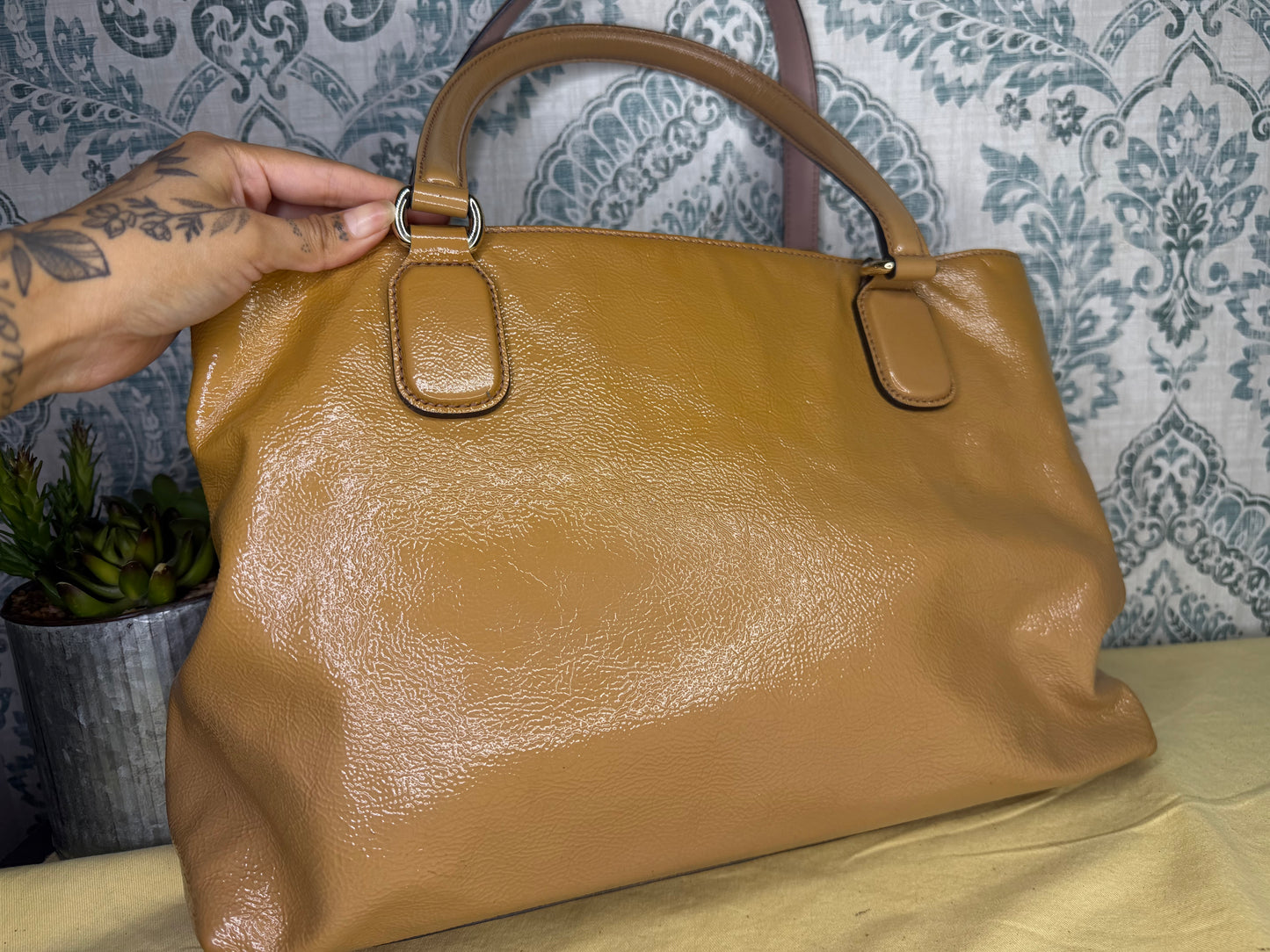 Gucci Tan Patent Leather Soho Crossbody / Shoulder Bag