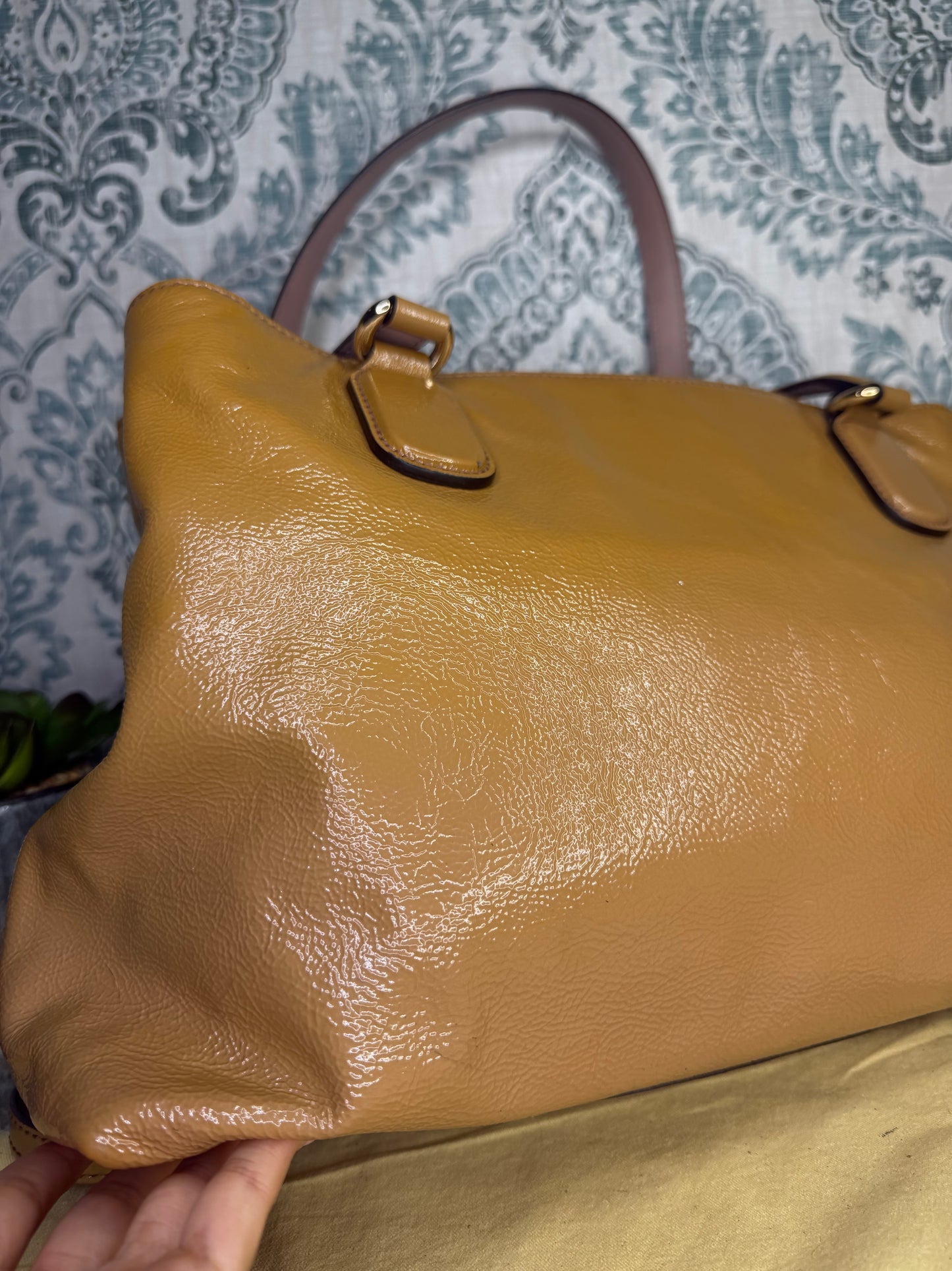 Gucci Tan Patent Leather Soho Crossbody / Shoulder Bag