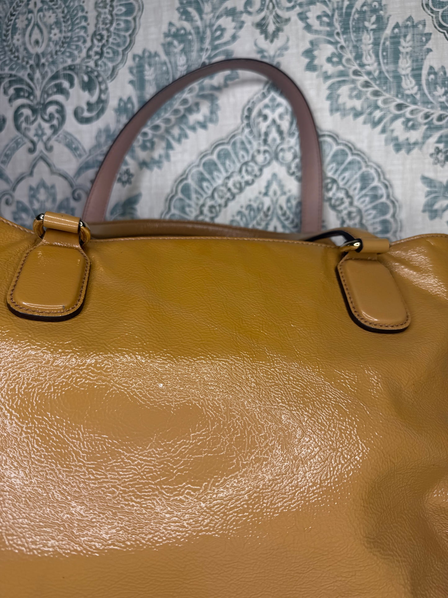 Gucci Tan Patent Leather Soho Crossbody / Shoulder Bag
