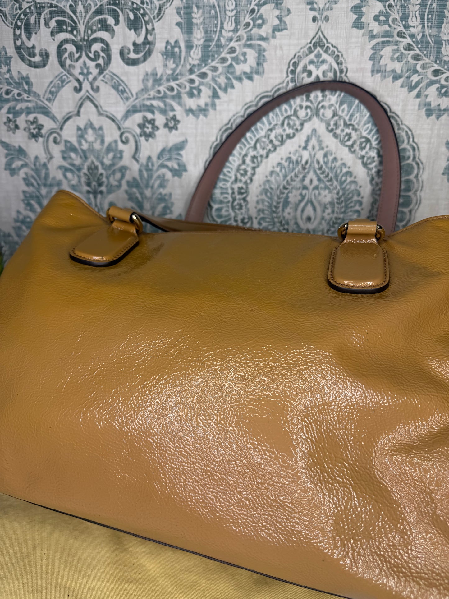 Gucci Tan Patent Leather Soho Crossbody / Shoulder Bag