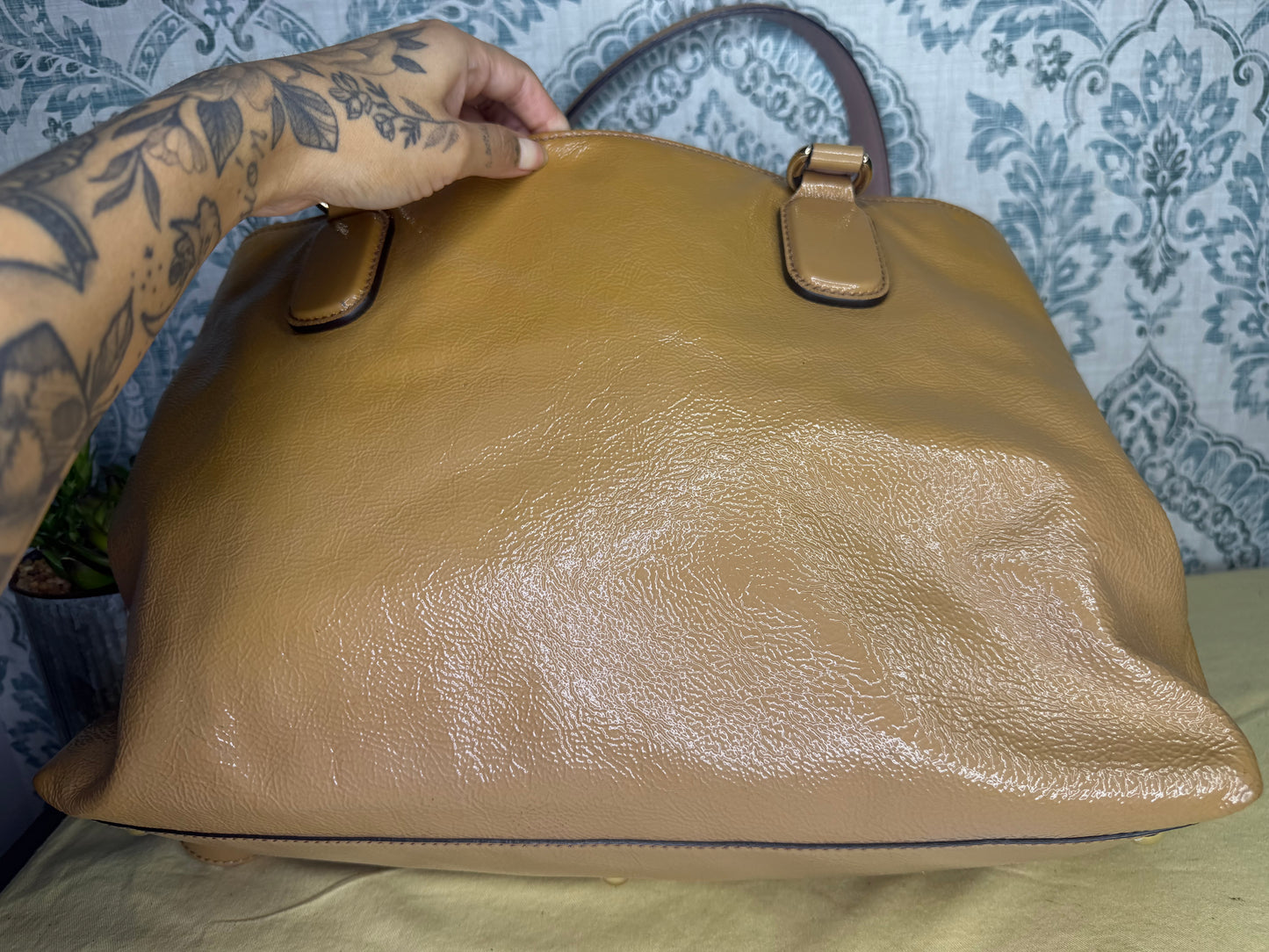 Gucci Tan Patent Leather Soho Crossbody / Shoulder Bag
