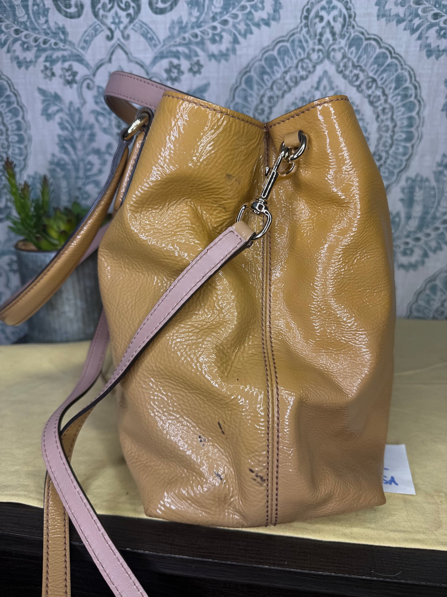 Gucci Tan Patent Leather Soho Crossbody / Shoulder Bag