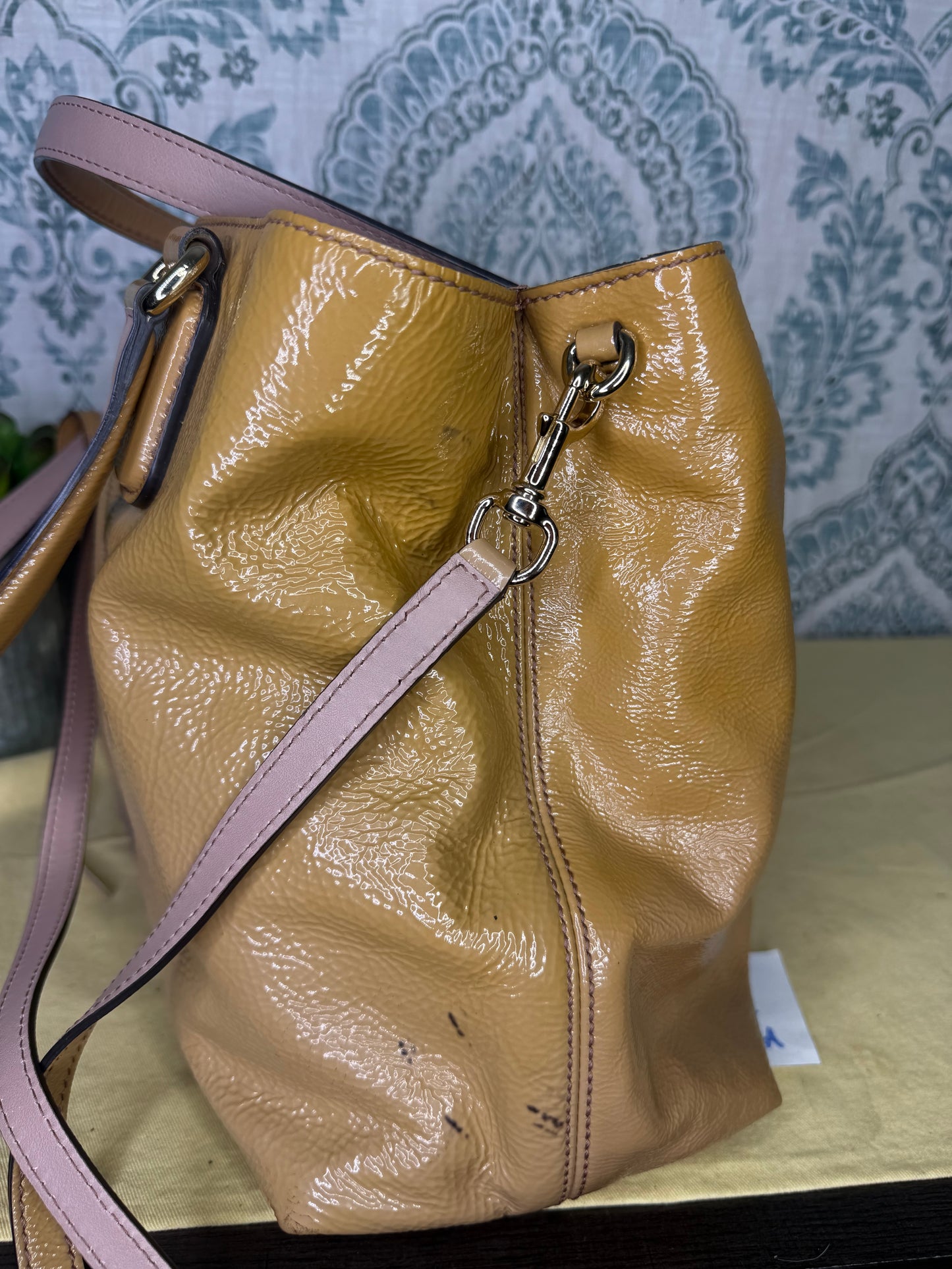Gucci Tan Patent Leather Soho Crossbody / Shoulder Bag