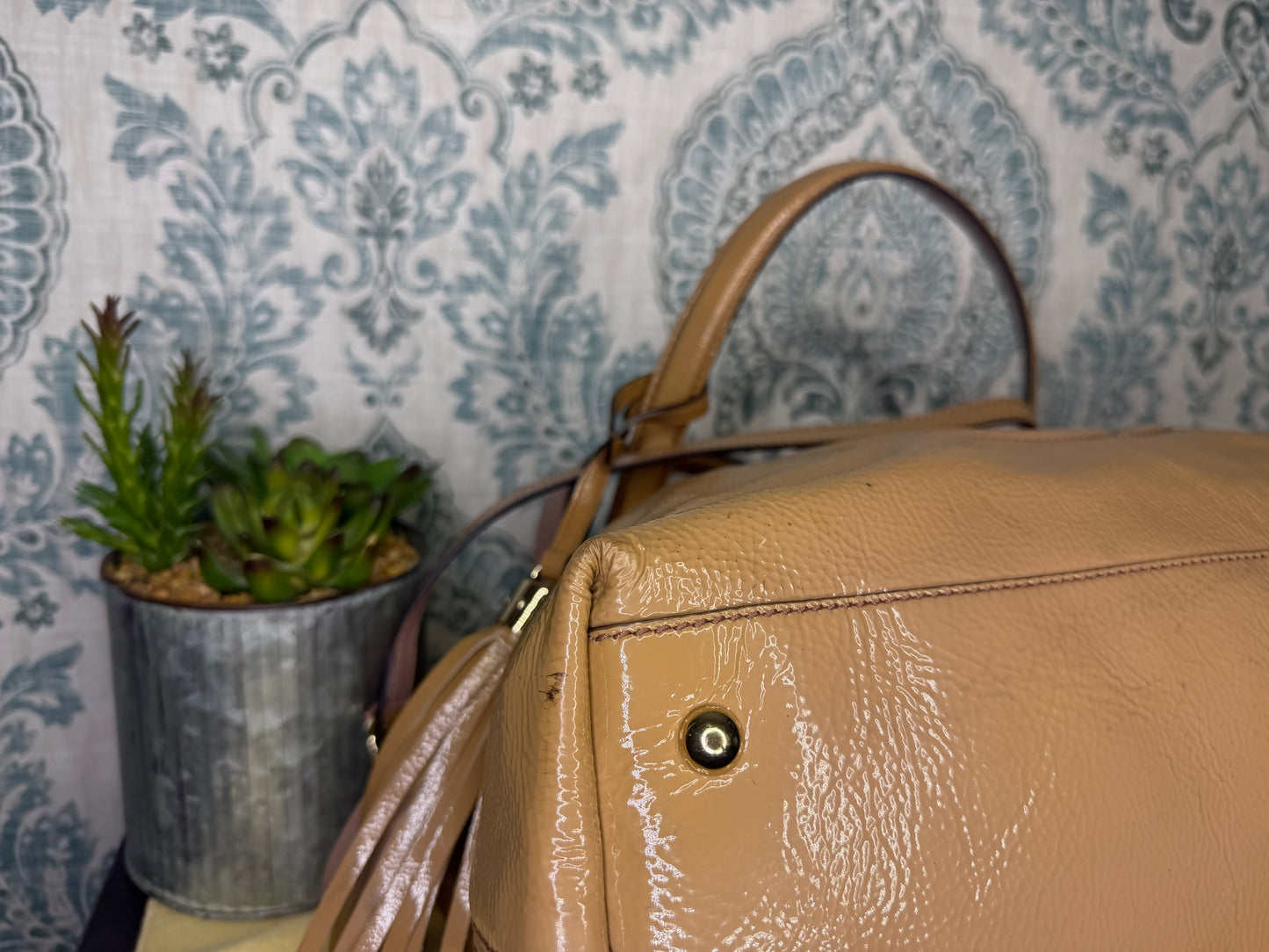 Gucci Tan Patent Leather Soho Crossbody / Shoulder Bag