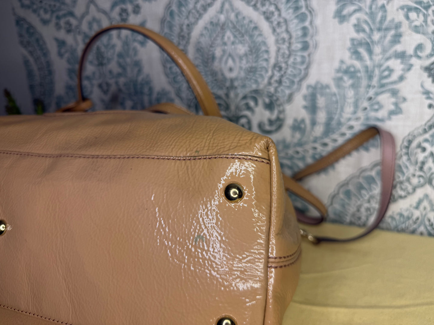 Gucci Tan Patent Leather Soho Crossbody / Shoulder Bag