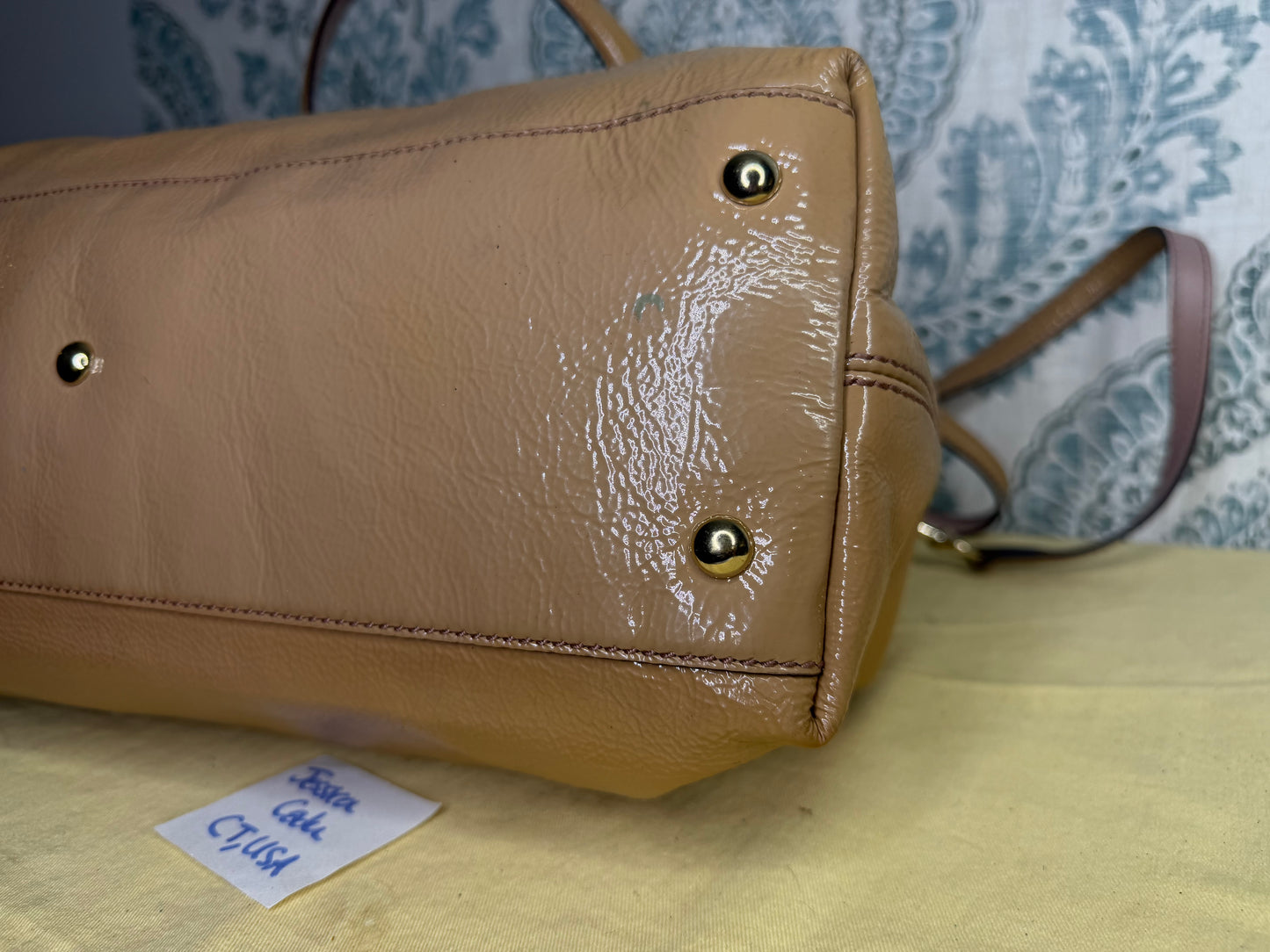 Gucci Tan Patent Leather Soho Crossbody / Shoulder Bag