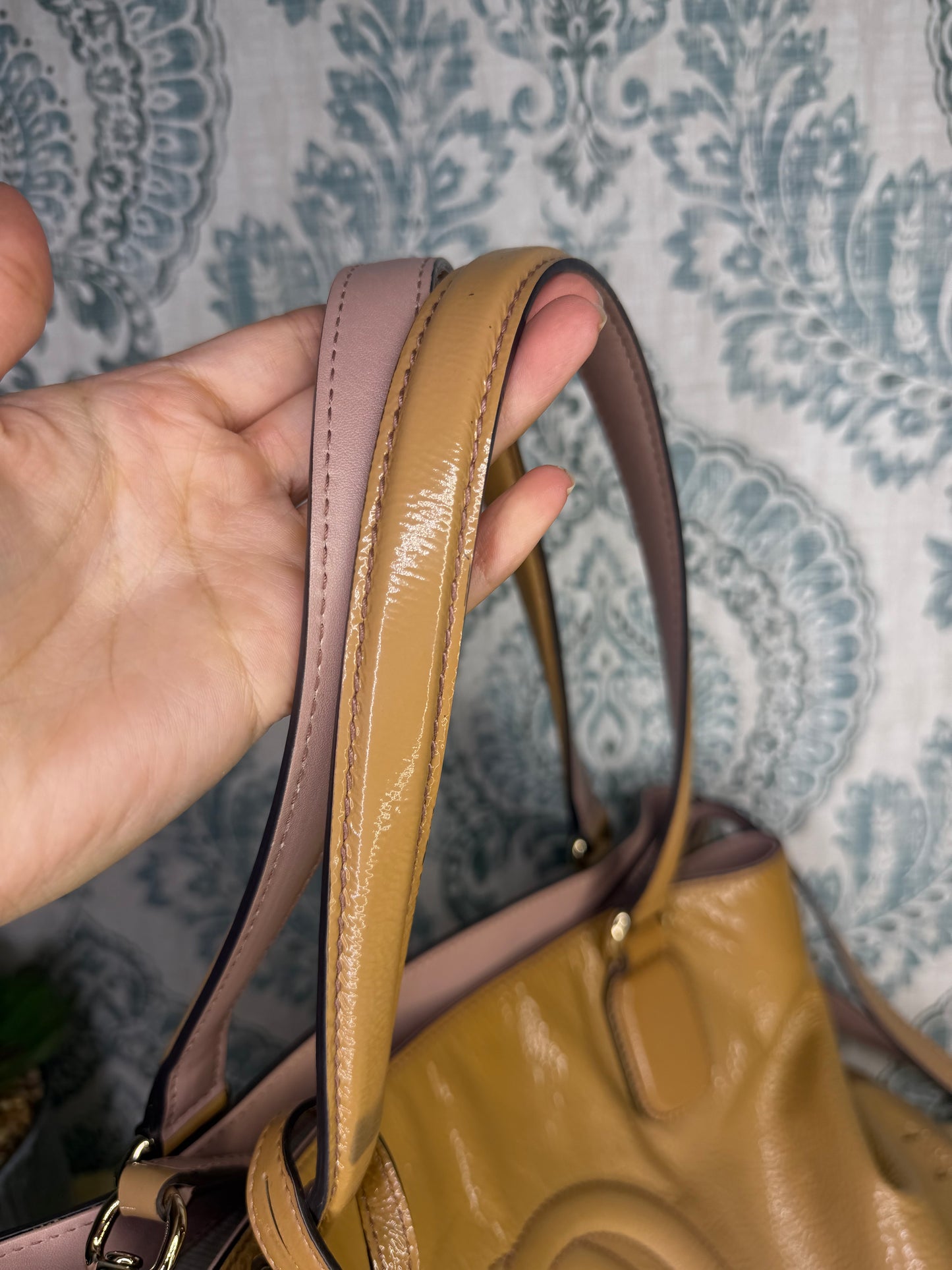 Gucci Tan Patent Leather Soho Crossbody / Shoulder Bag
