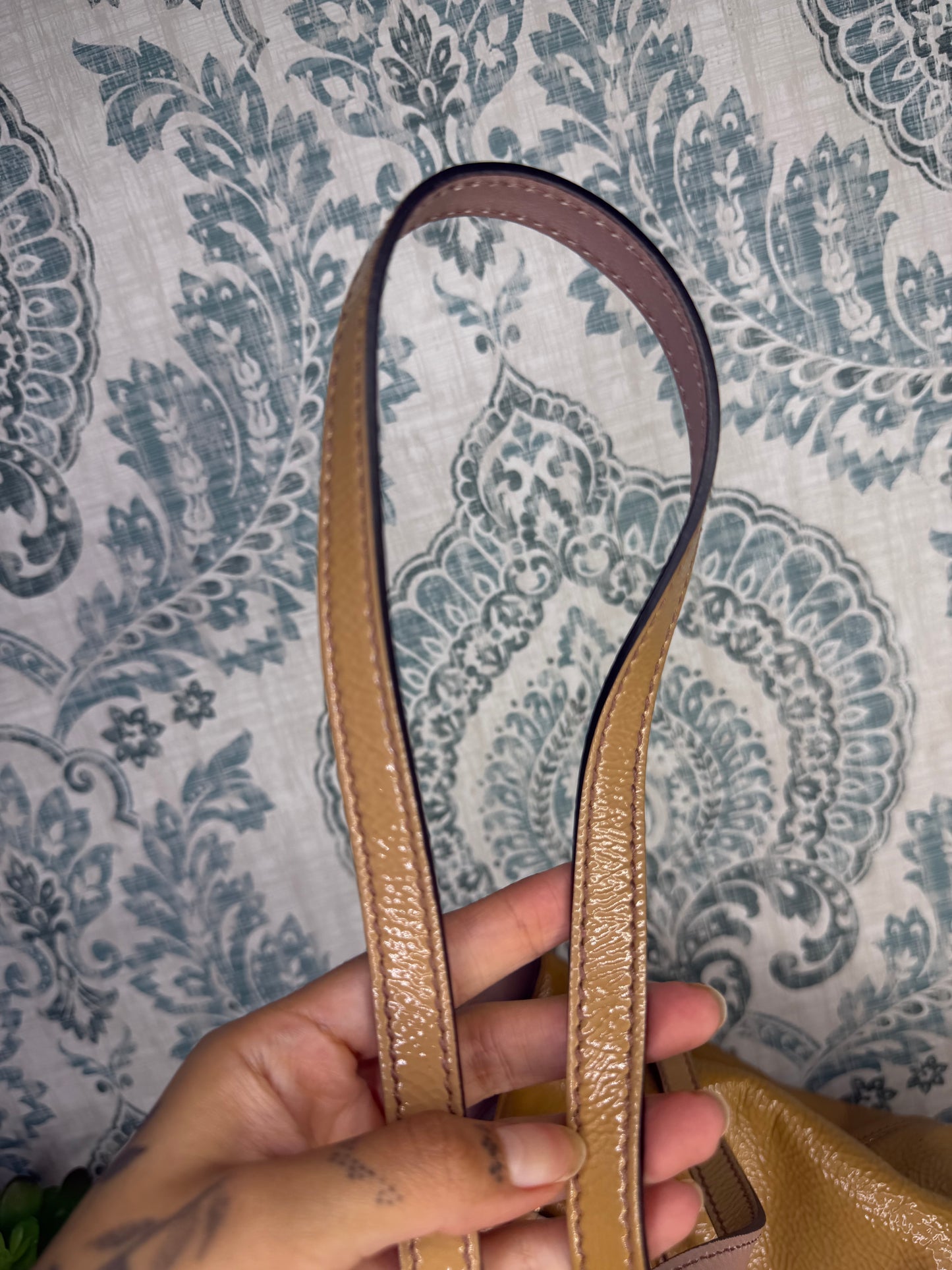 Gucci Tan Patent Leather Soho Crossbody / Shoulder Bag