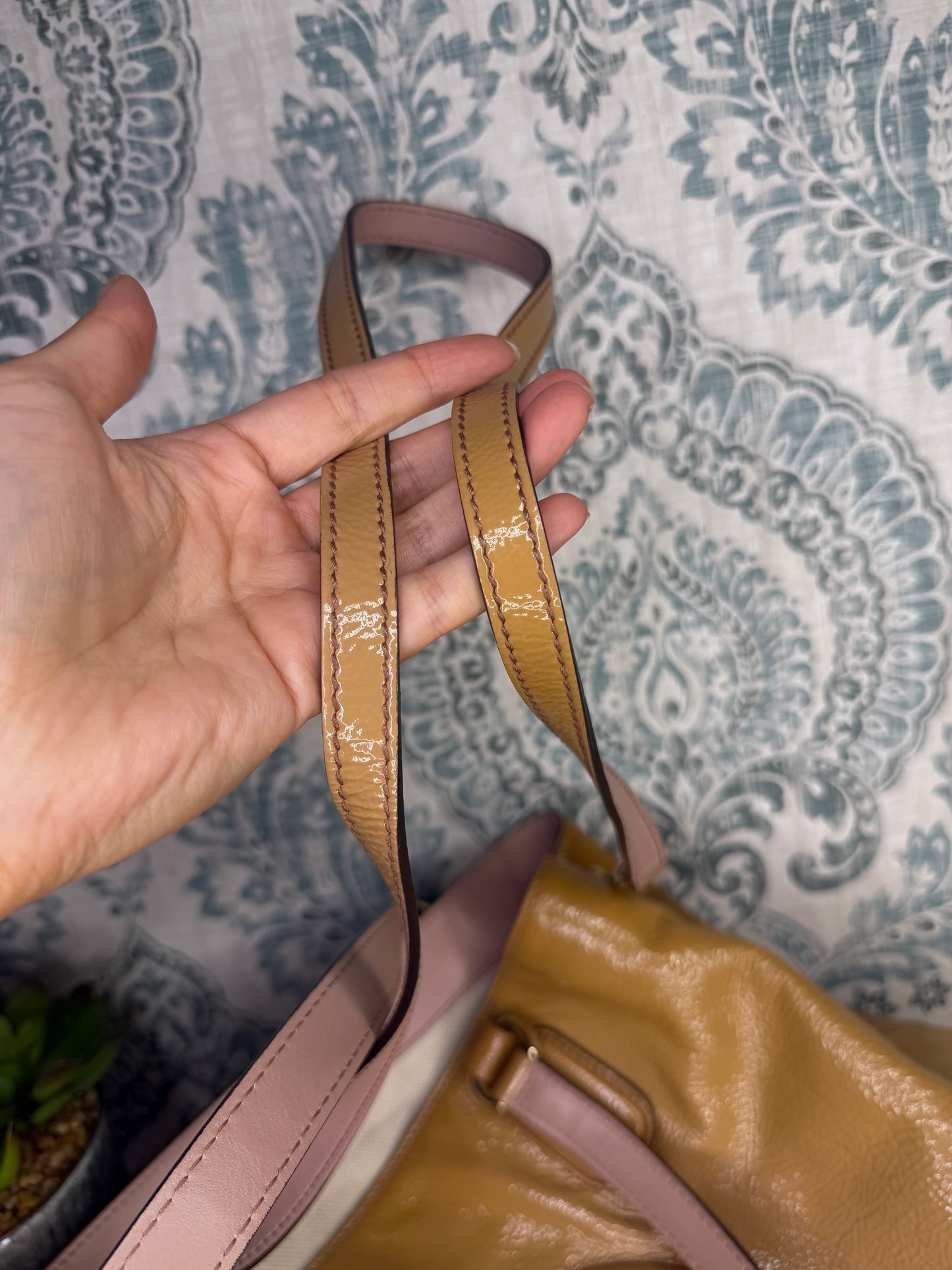 Gucci Tan Patent Leather Soho Crossbody / Shoulder Bag