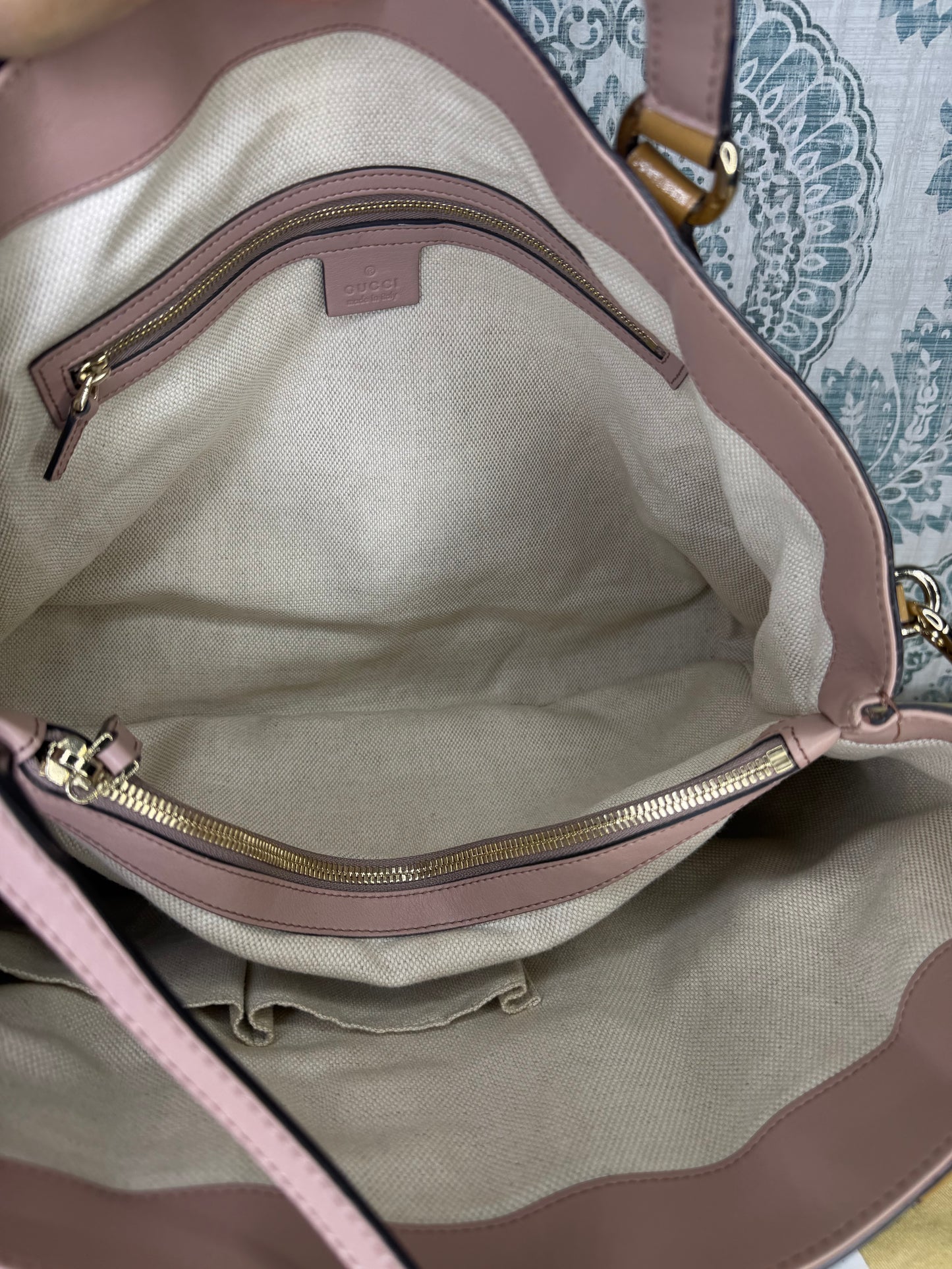 Gucci Tan Patent Leather Soho Crossbody / Shoulder Bag