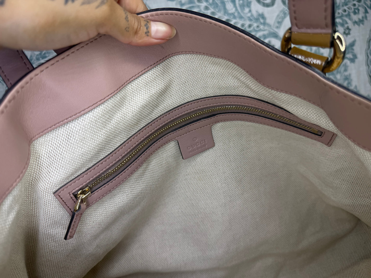 Gucci Tan Patent Leather Soho Crossbody / Shoulder Bag