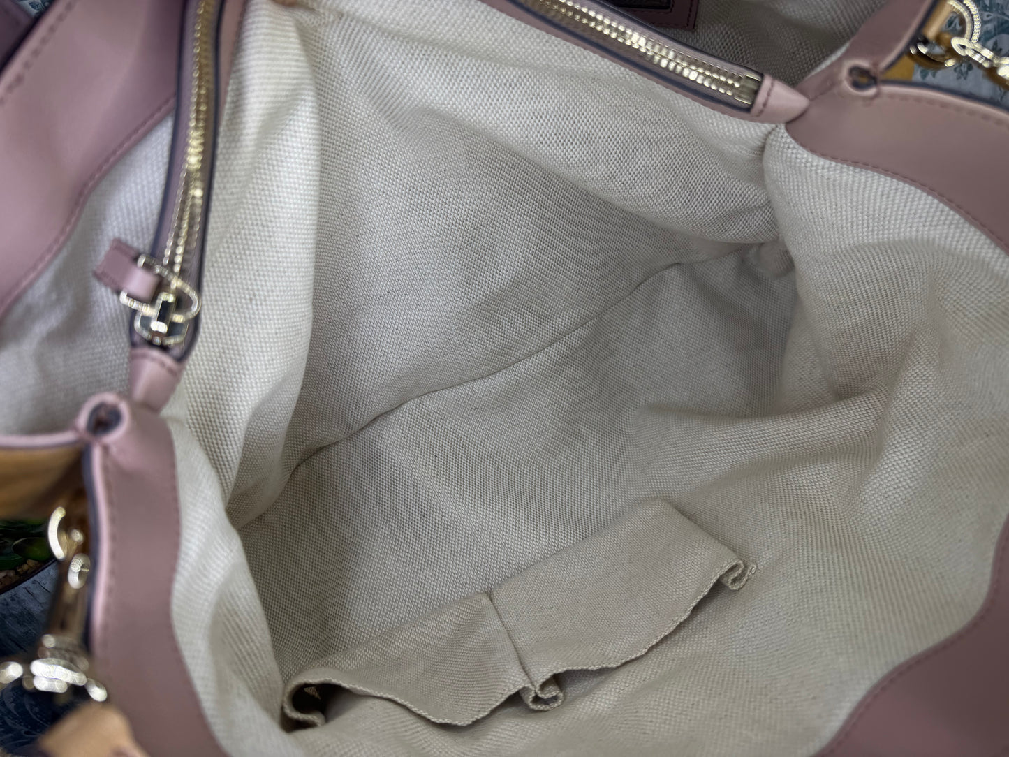 Gucci Tan Patent Leather Soho Crossbody / Shoulder Bag