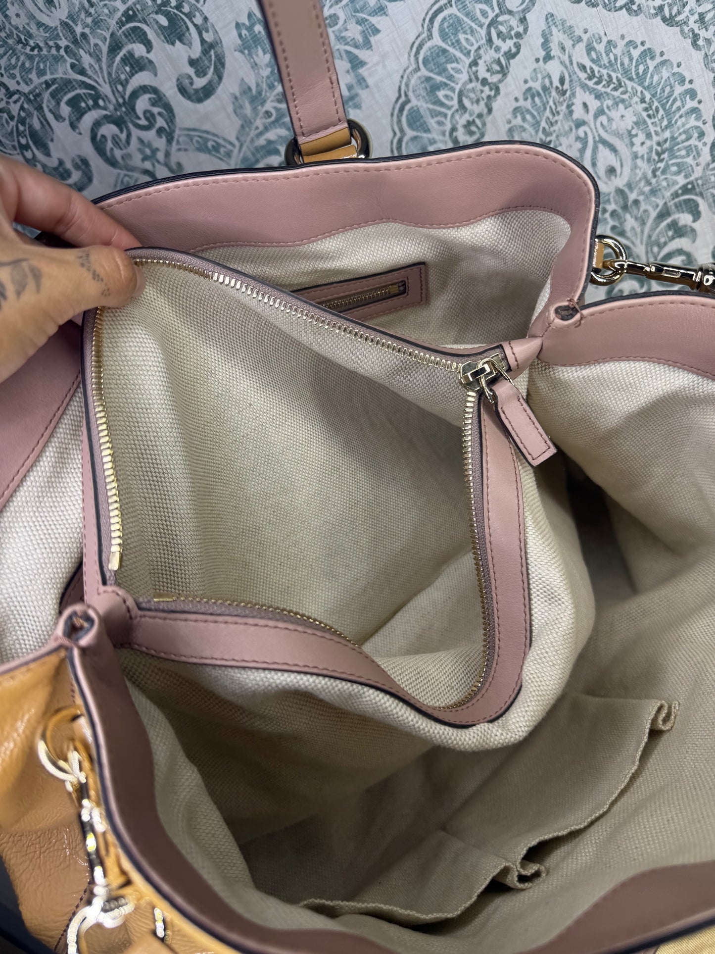 Gucci Tan Patent Leather Soho Crossbody / Shoulder Bag