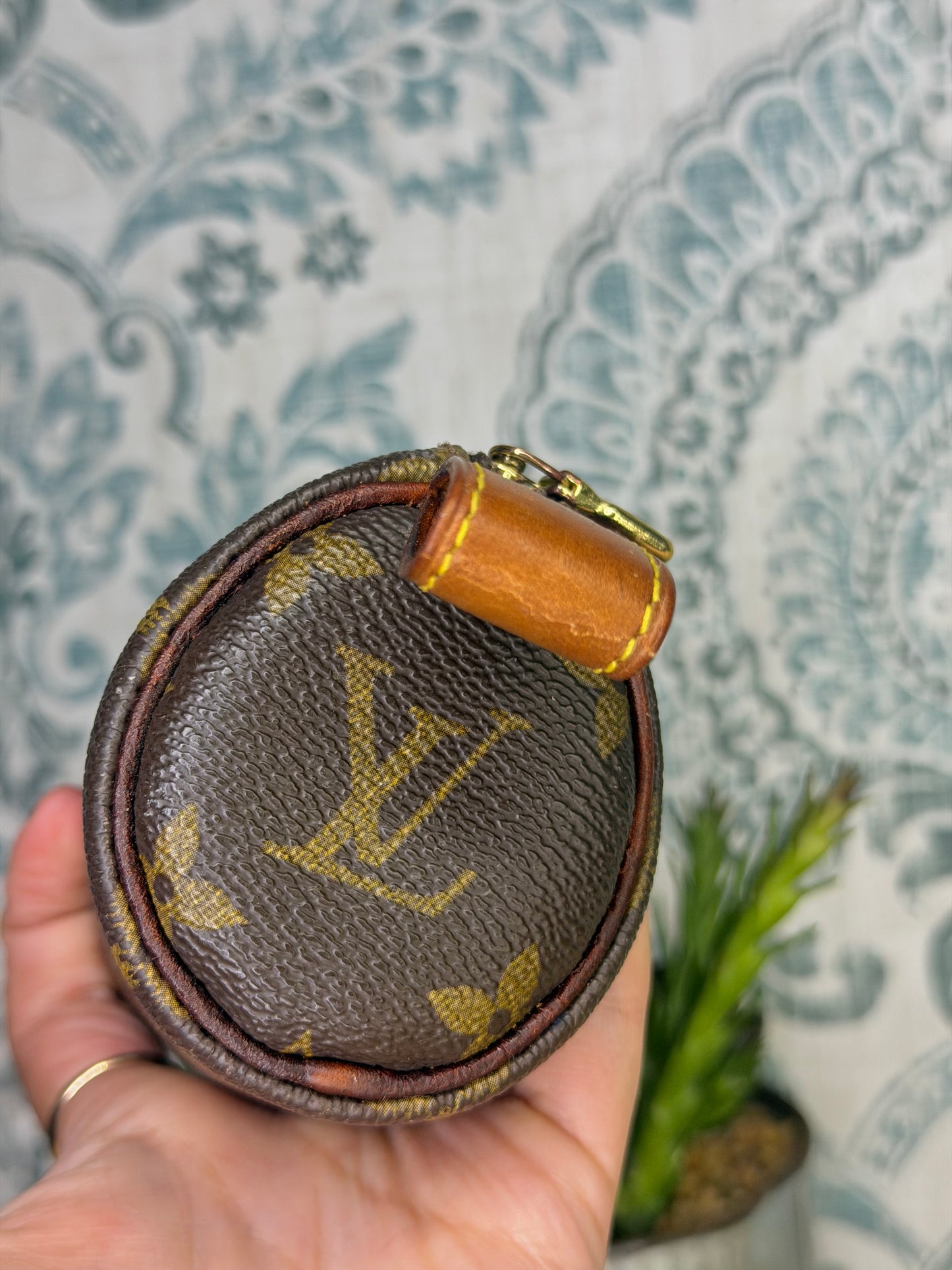 Louis Vuitton Vintage Trousse Ronde Pouch