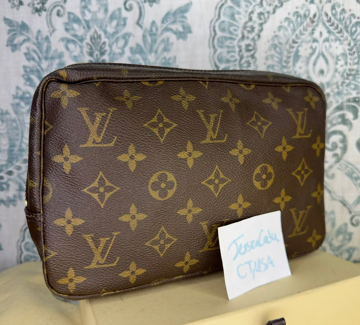 Louis Vuitton Trousse 23