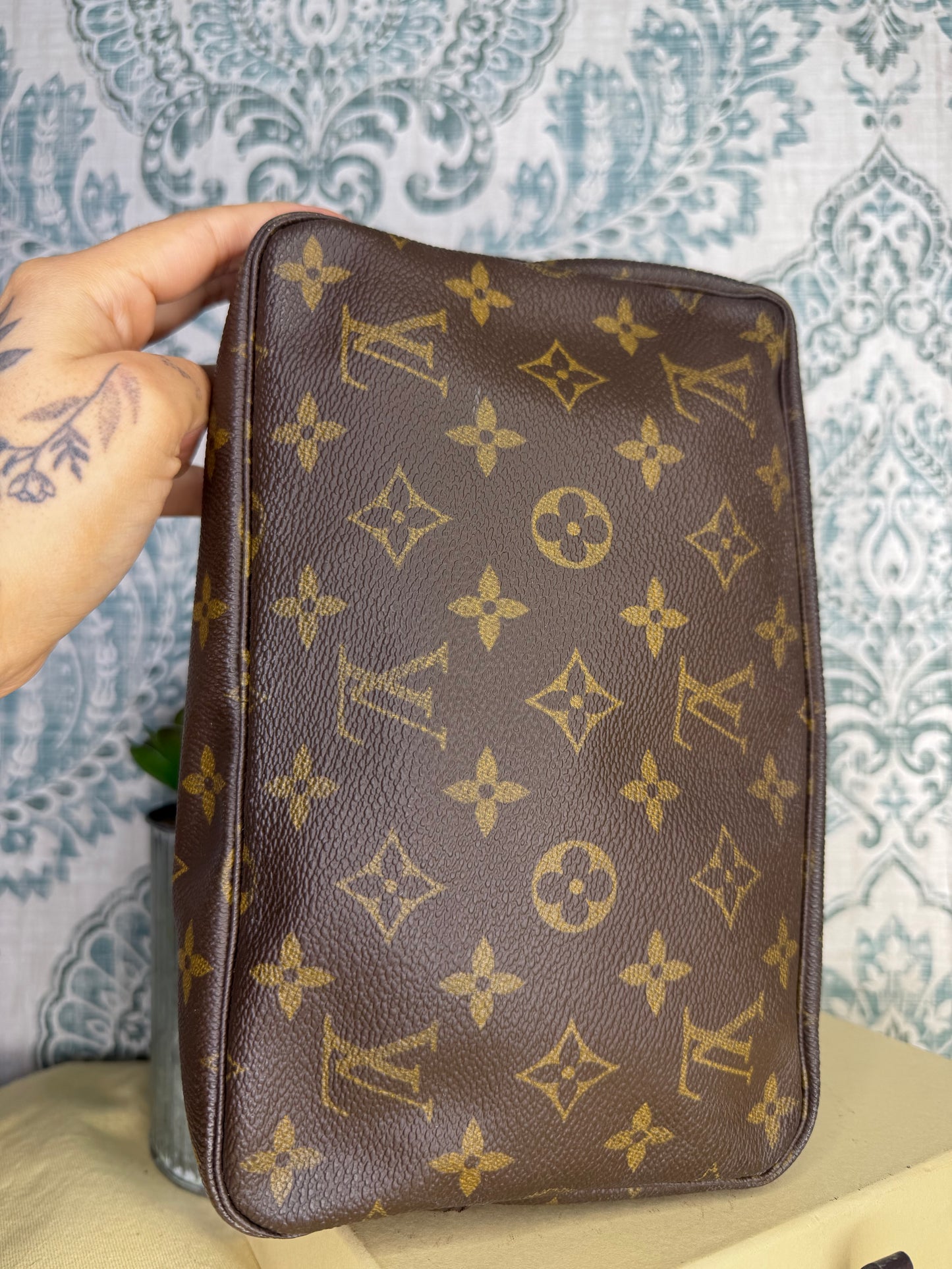 Louis Vuitton Trousse 23