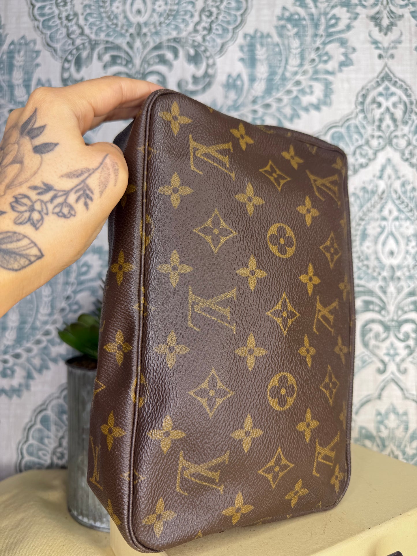 Louis Vuitton Trousse 23