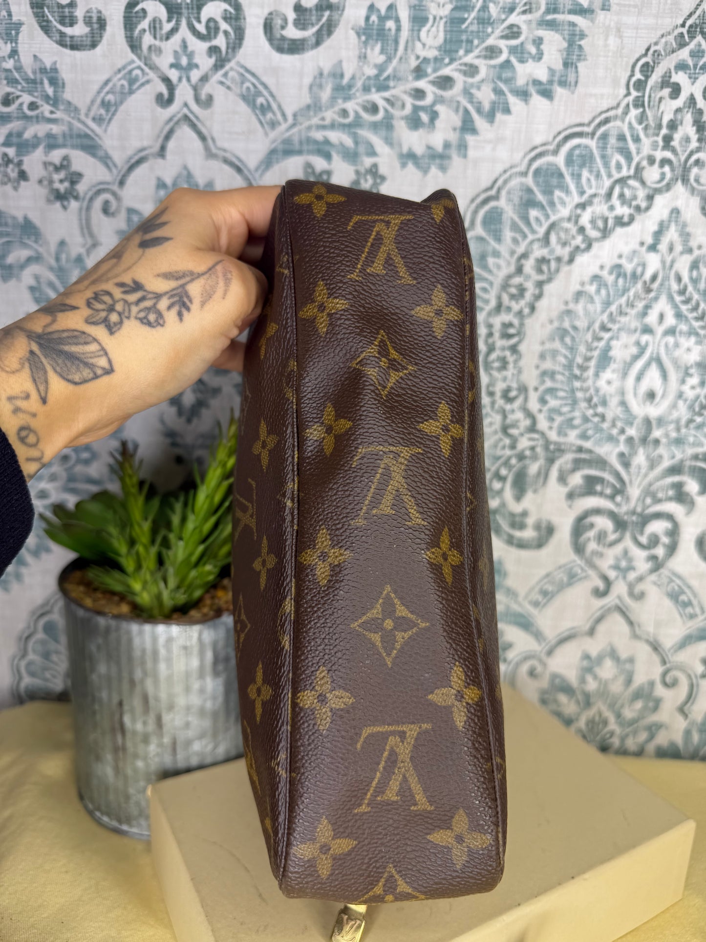 Louis Vuitton Trousse 23