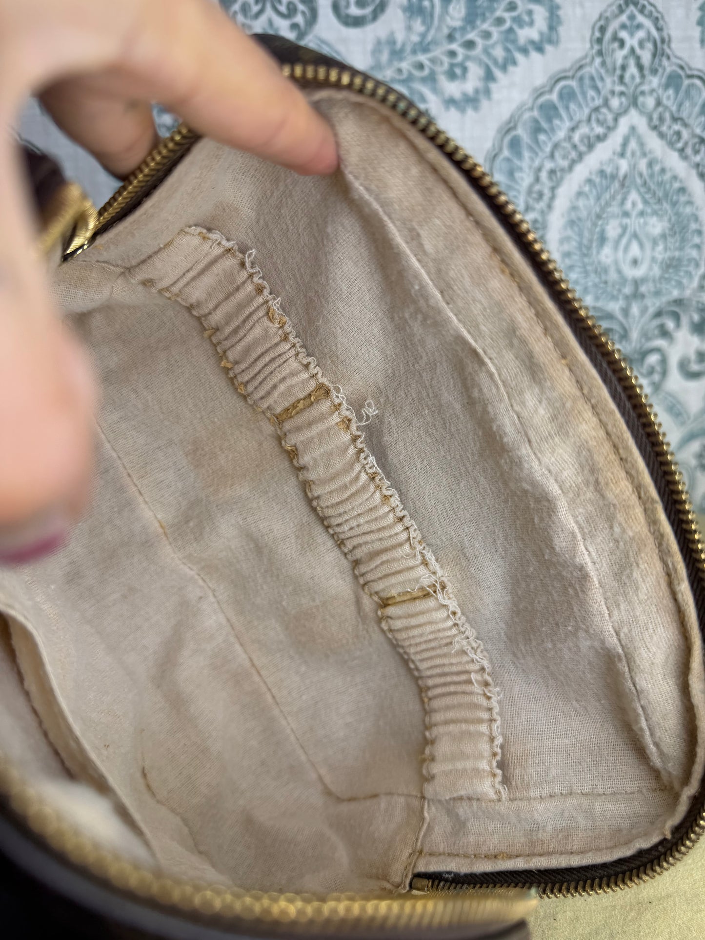 Louis Vuitton Trousse 23