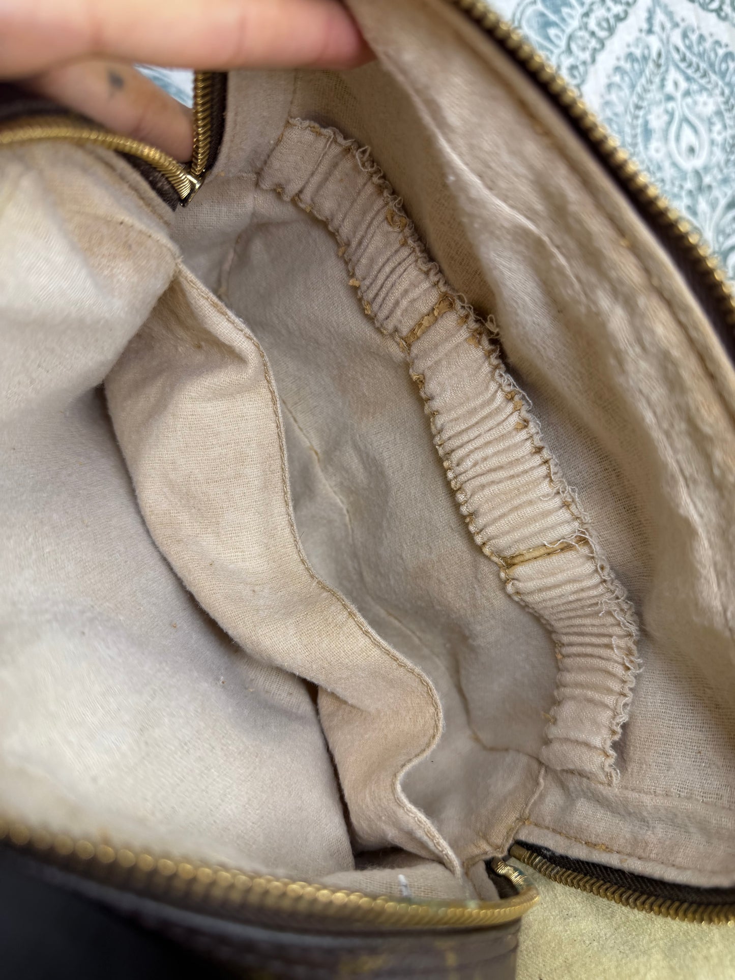 Louis Vuitton Trousse 23