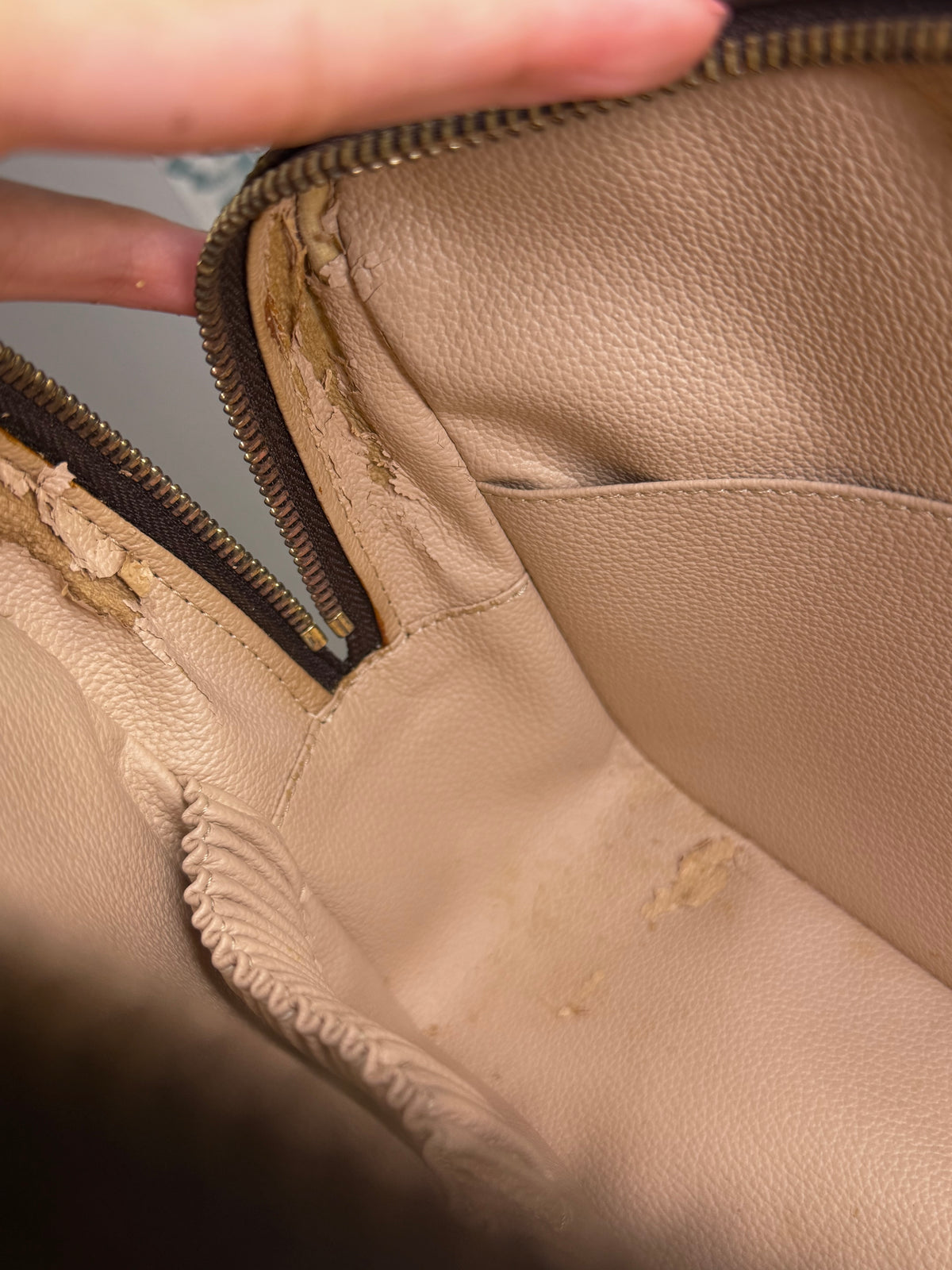 Louis Vuitton Trousse 28