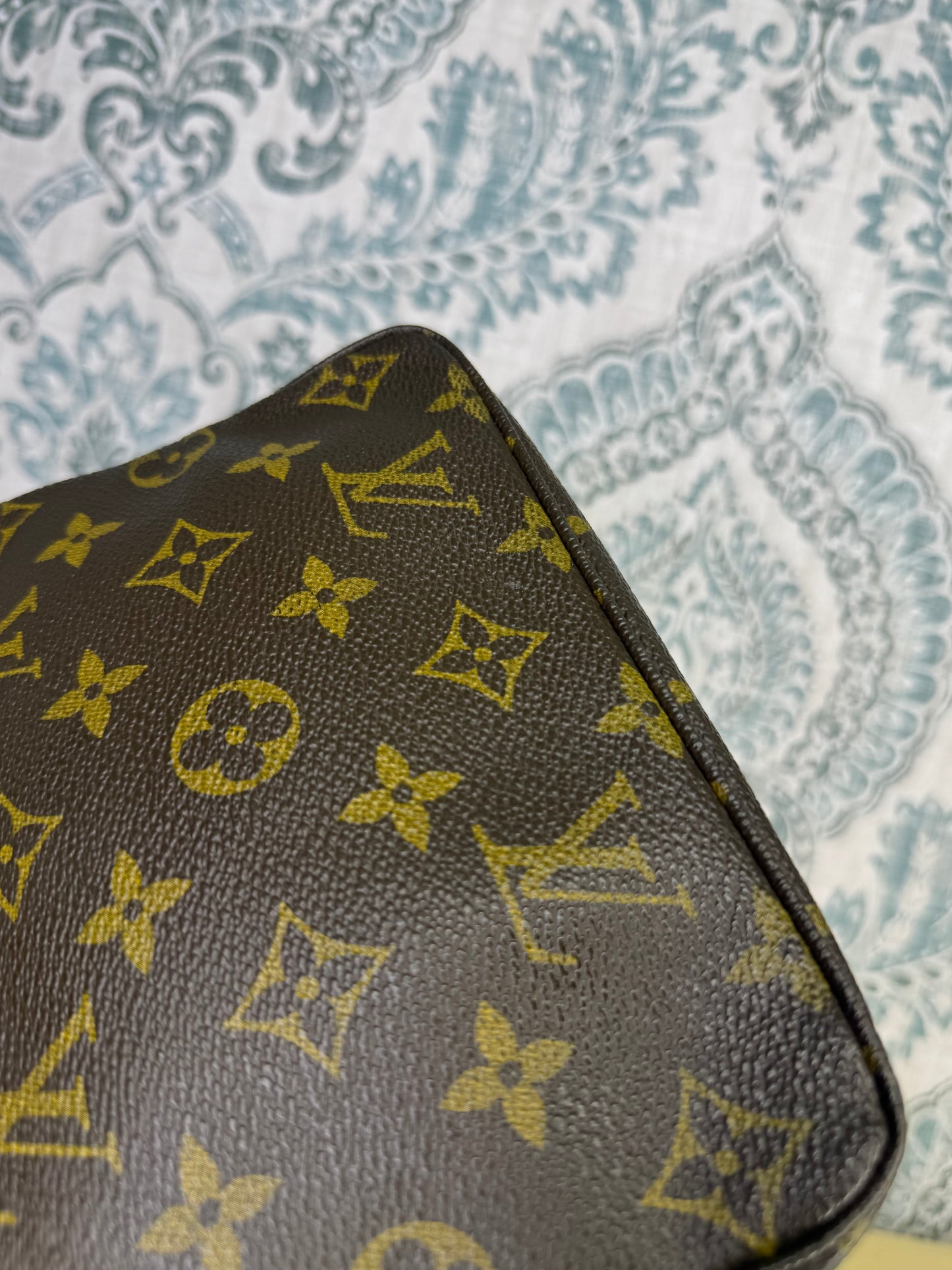 Louis Vuitton Trousse 18